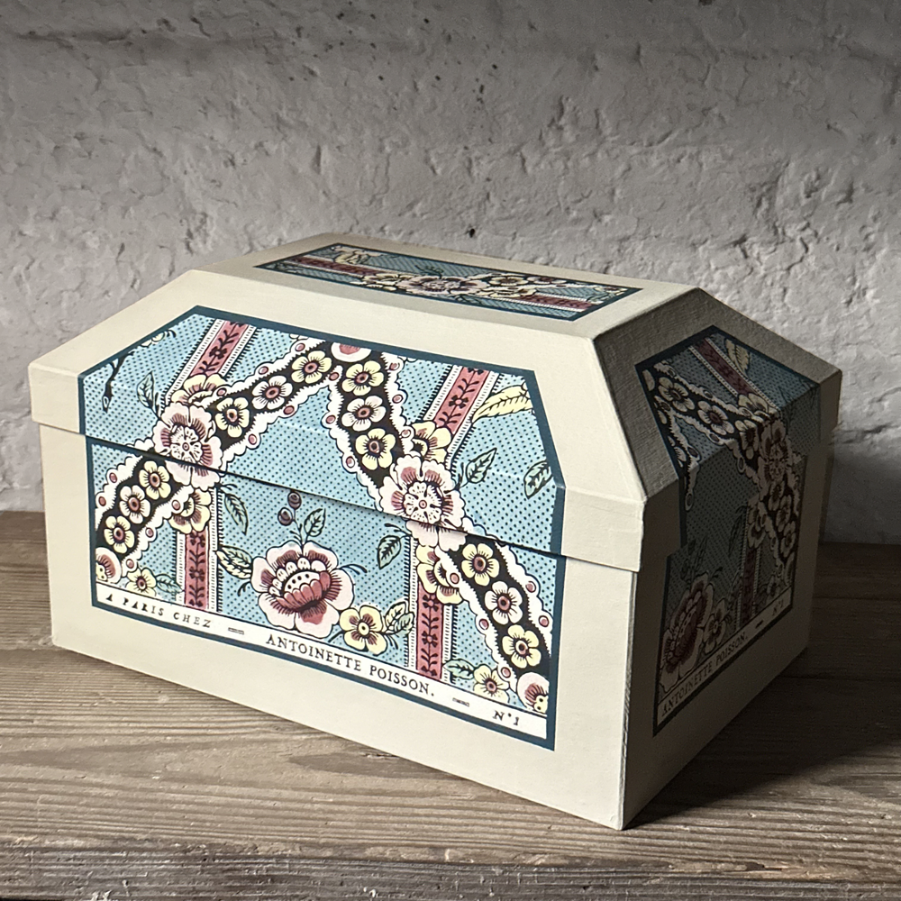 Antoinette Poisson Large Wedding Gift Box in Guirlandes de Fleur Blue No. 1A - Elegant Present for Bridal Shower, Anniversary & Special Occasions