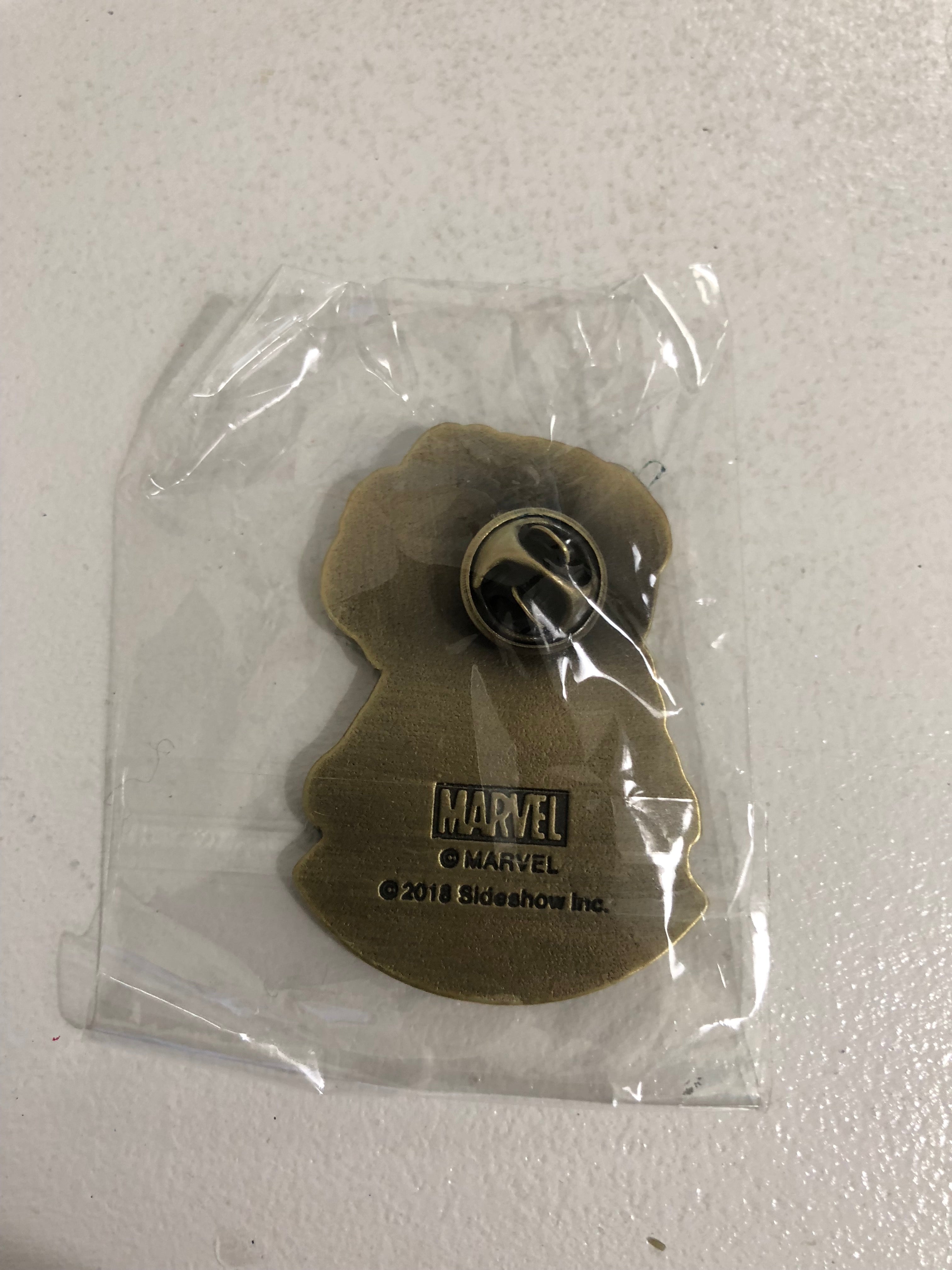 Marvel Thanos Infinity Gauntlet Pin - NYCC 2018 Exclusive Collectible - New York Comic Con Sideshow Limited Edition - Perfect for Cosplay, Comic Book Fans & Marvel Memorabilia Collection