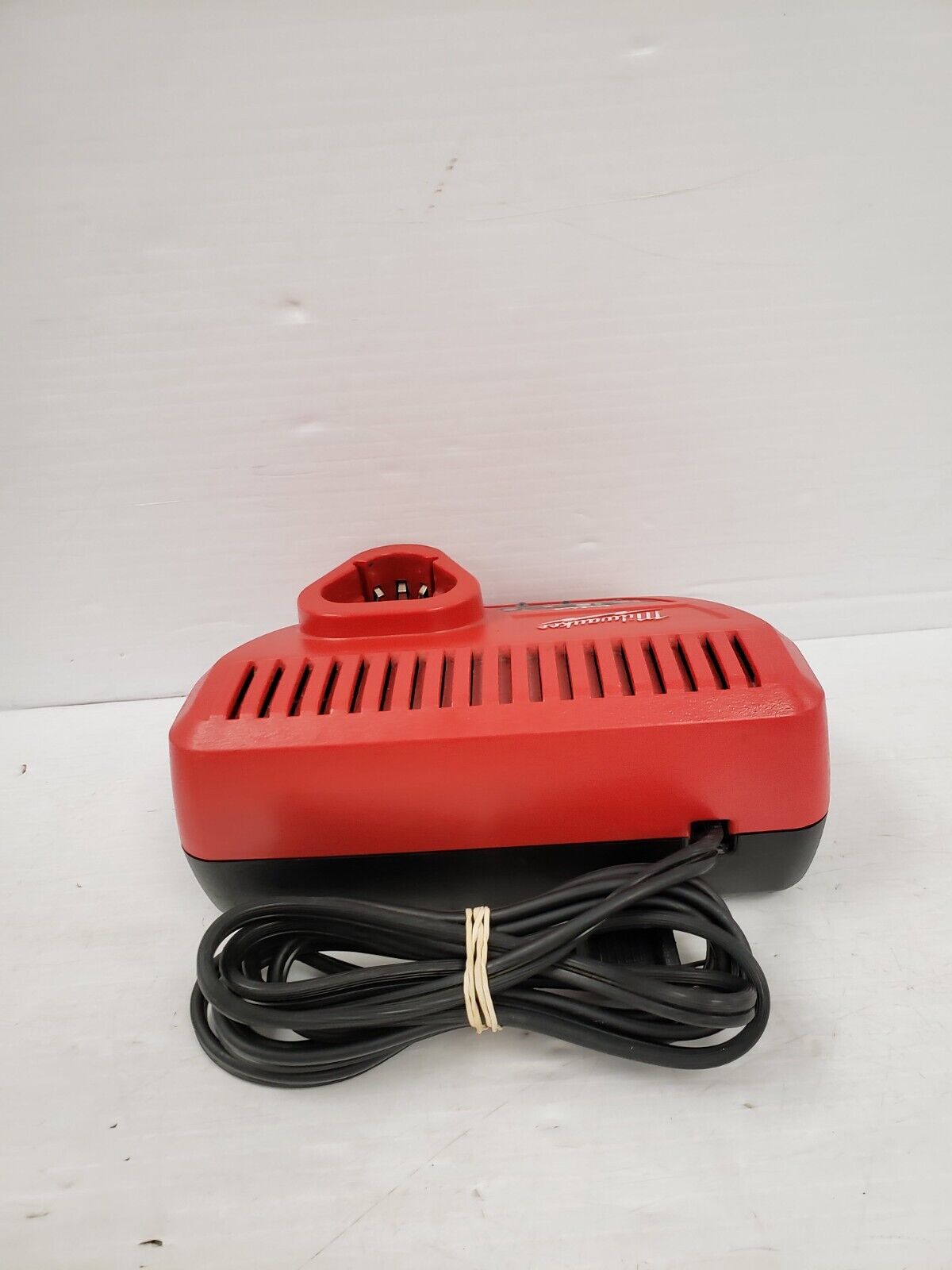 Milwaukee 48-59-2401 M18 & M12 Lithium-Ion Battery Charger - Fast Charging for Power Tools - Perfect for Construction Sites & DIY Projects