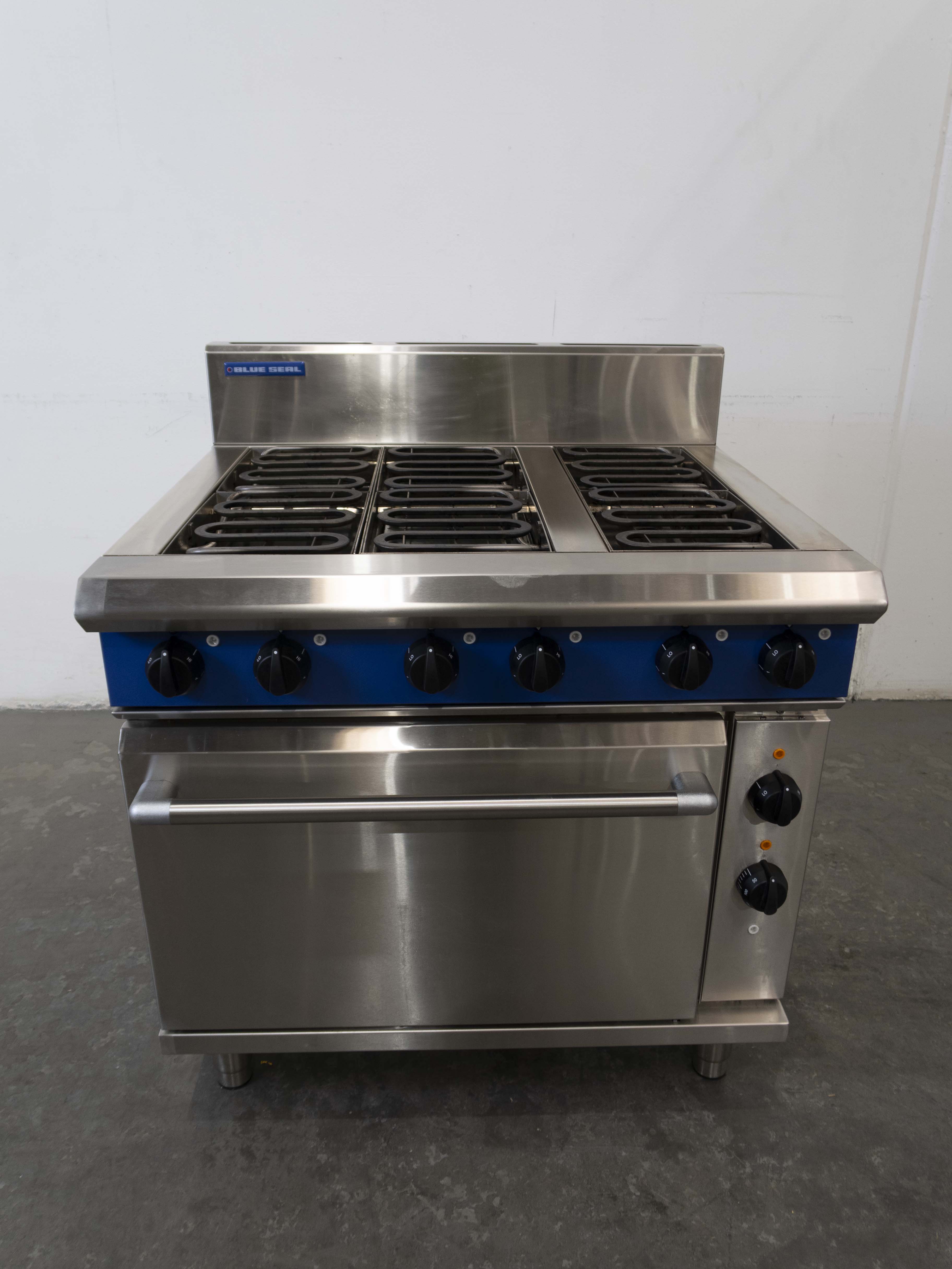Blue Seal E56D Commercial Convection Oven - 1800W Countertop Baking Oven with Digital Controls for Restaurants, Bakeries & Home Kitchens | Perfect for Baking, Roasting & Reheating Food