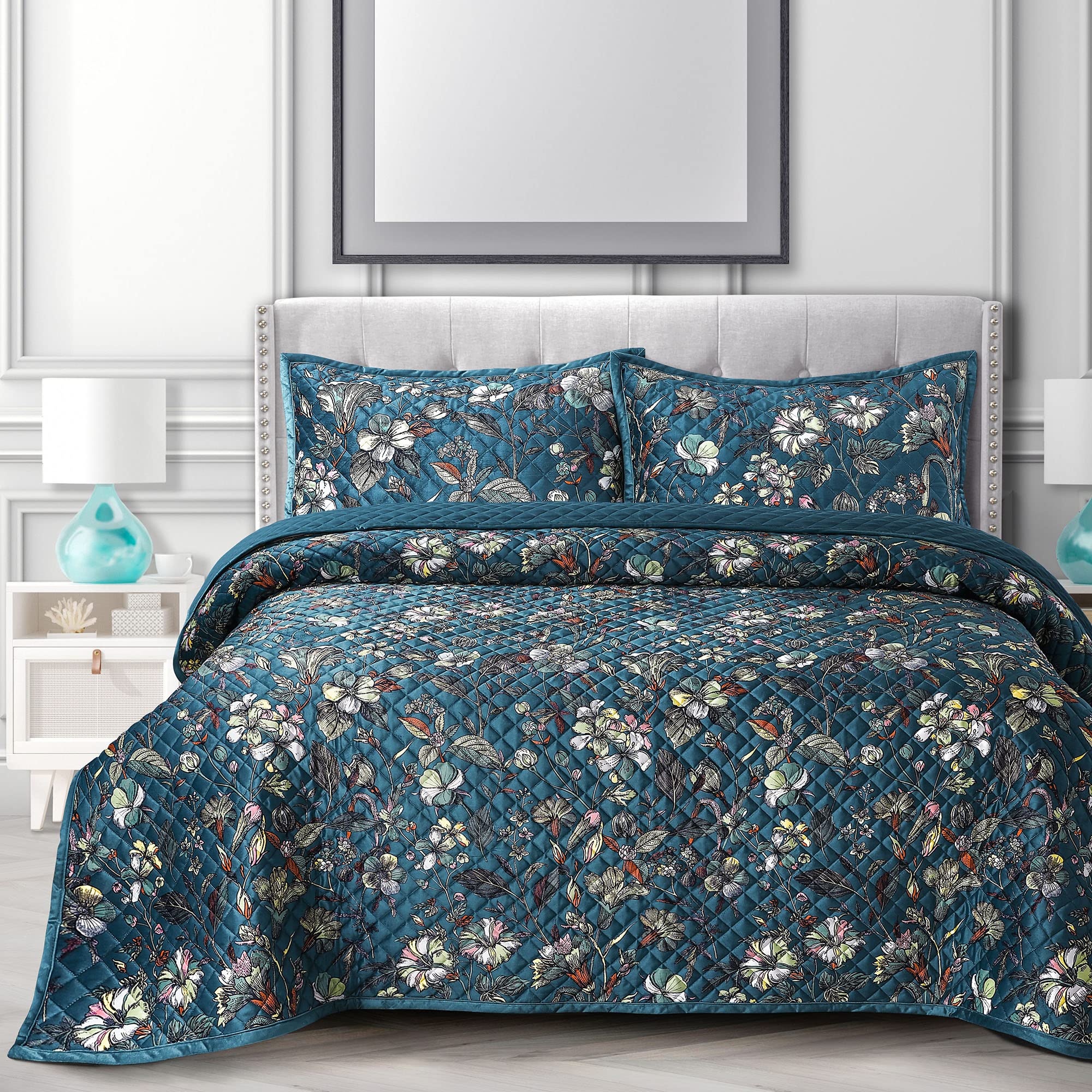 Tribeca Living Amara Printed Oversized Velvet Quilt Set - Queen Size, Green Velvet Bedspread | Soft Luxury Bedding for Master Bedroom & Guest Room Decor