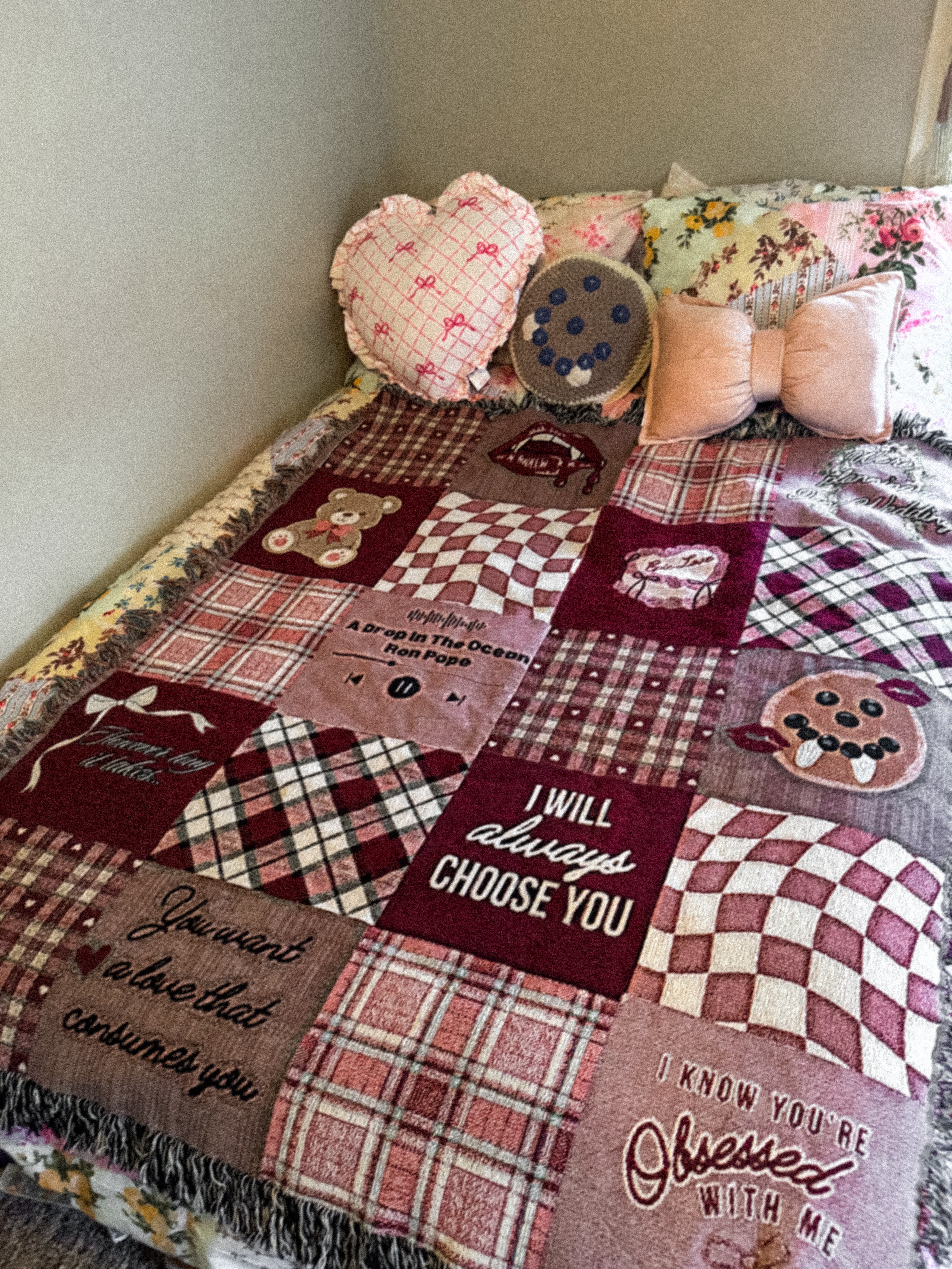 Mystic Falls Love Blanket - Soft Cozy Throw Blanket for Couples, Gifts for Her/Him - Perfect for Cuddling, Movie Nights & Romantic Getaways