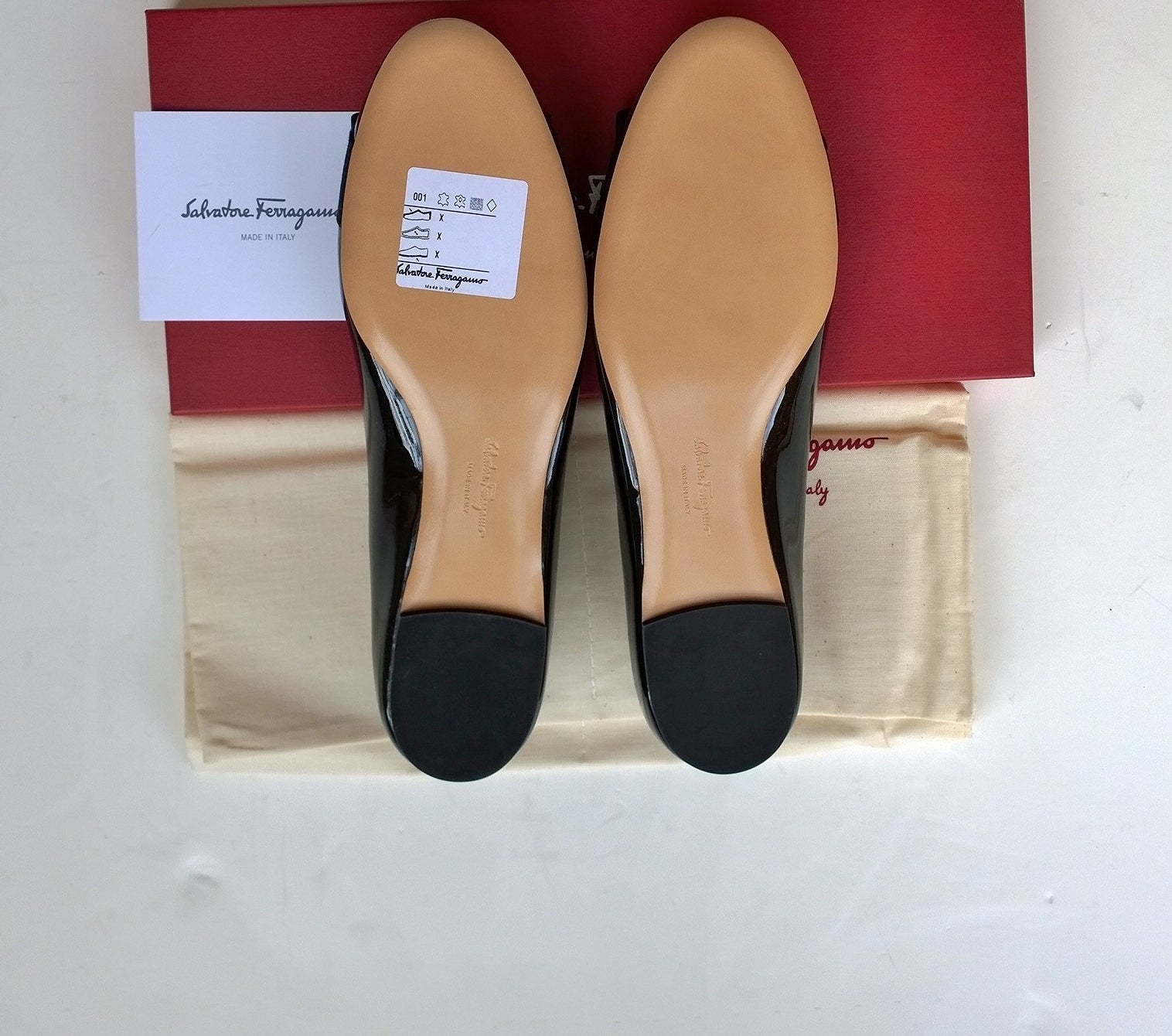 Ferragamo Varina Black Patent Leather Ballet Flats with Bow - C Width - New in Box - Perfect for Work, Parties & Casual Outings