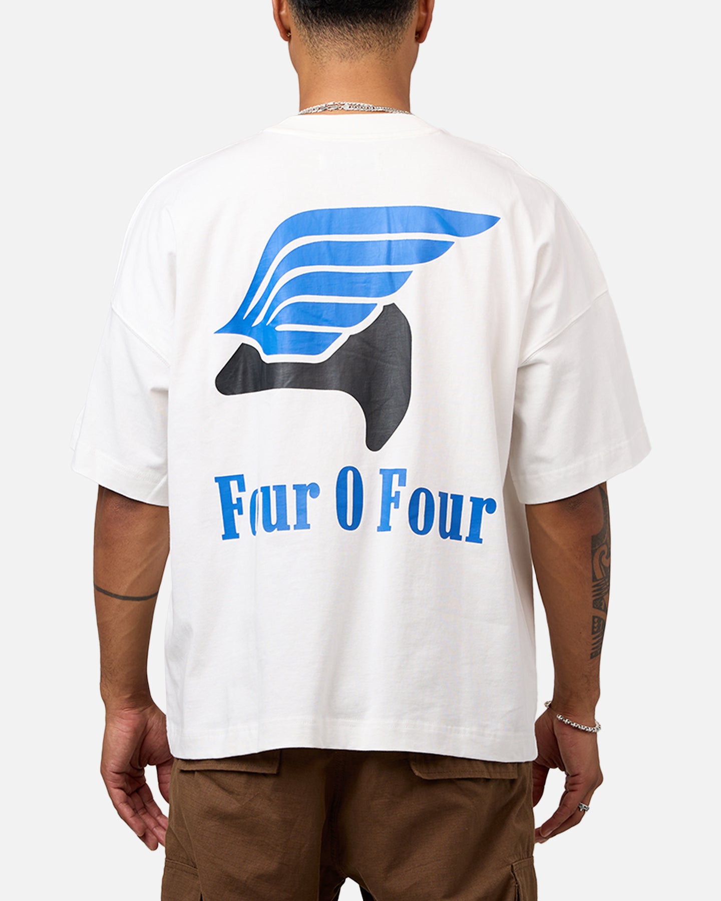 404 Established T-Shirt in Off White - Vintage Style Graphic Tee for Men & Women - Perfect for Casual Wear, Street Style, and Everyday Outfits