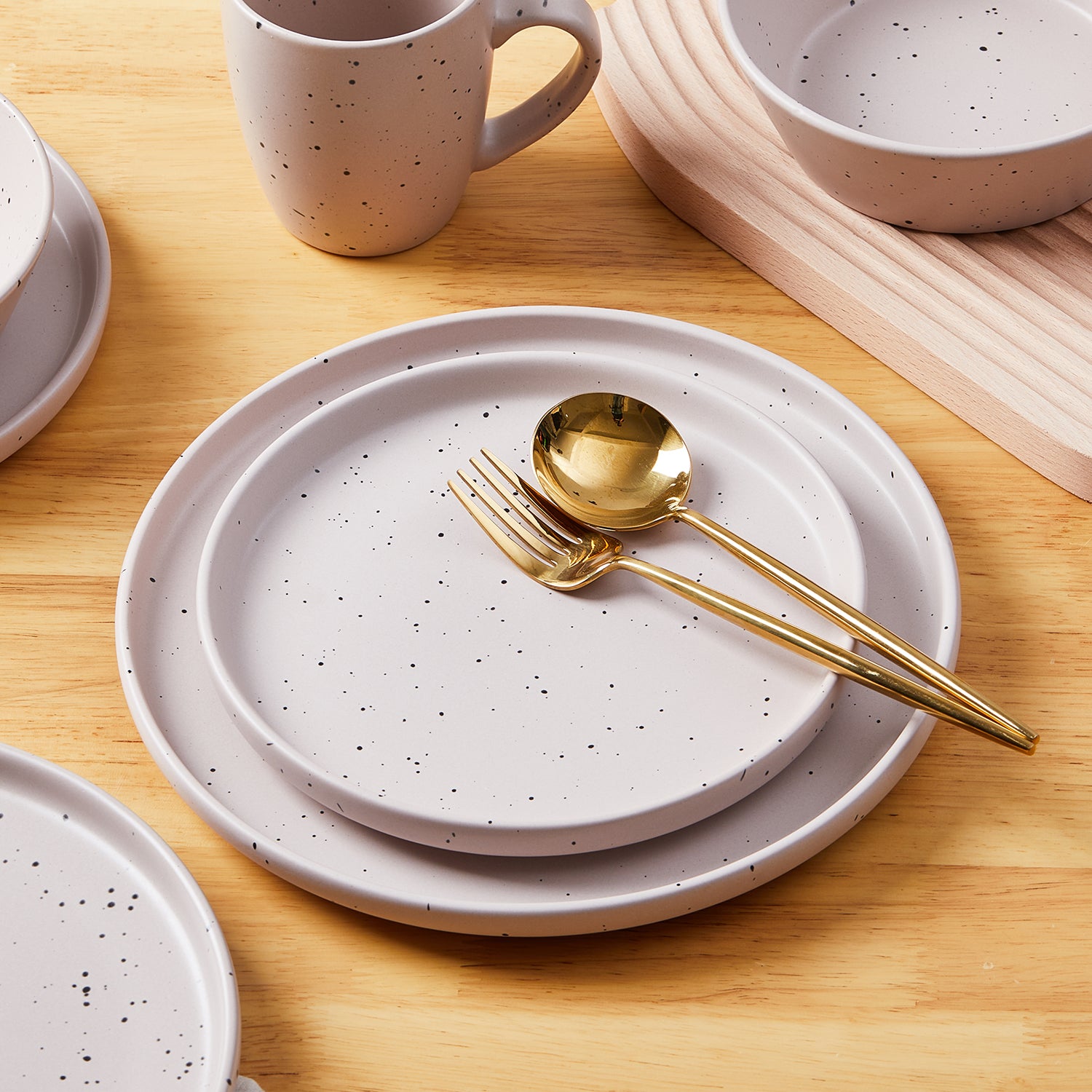 Premium Jade Stoneware Dinnerware Set - 16-Piece Taupe Porcelain Tableware for Everyday Use & Formal Dining - Elegant, Durable & Microwave Safe