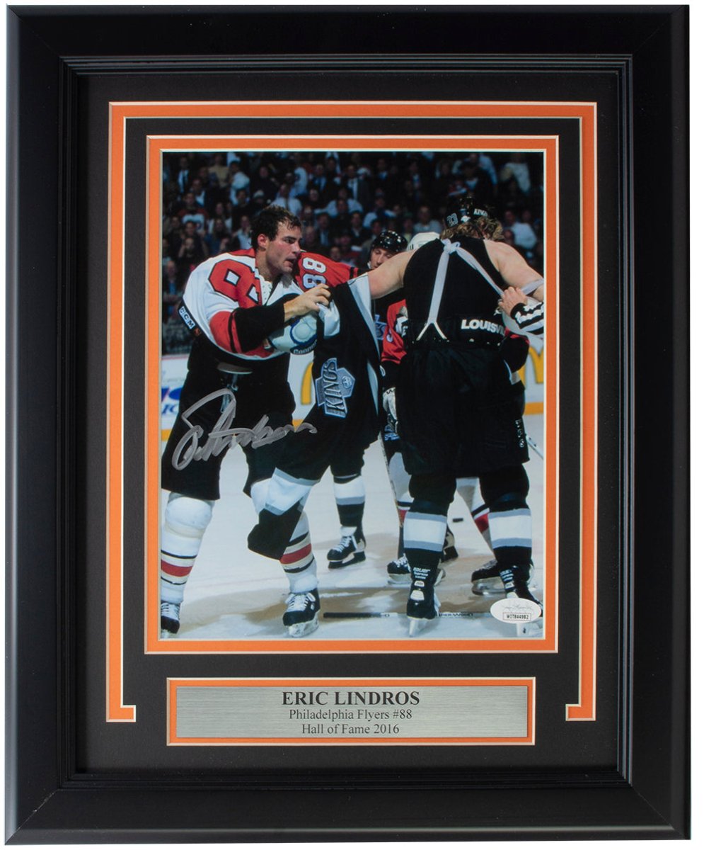 Eric Lindros Autographed Framed 8x10 Philadelphia Flyers Photo with JSA ITP COA - Perfect for Hockey Memorabilia Collectors & Sports Man Cave Decor