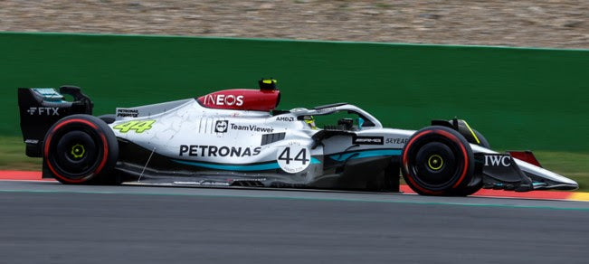 1:18 Mercedes AMG Petronas F1 W13 E Performance Diecast Model Car - No.44 Lewis Hamilton Belgian GP 2022 Collectible - Perfect for F1 Fans, Display & Racing Enthusiasts