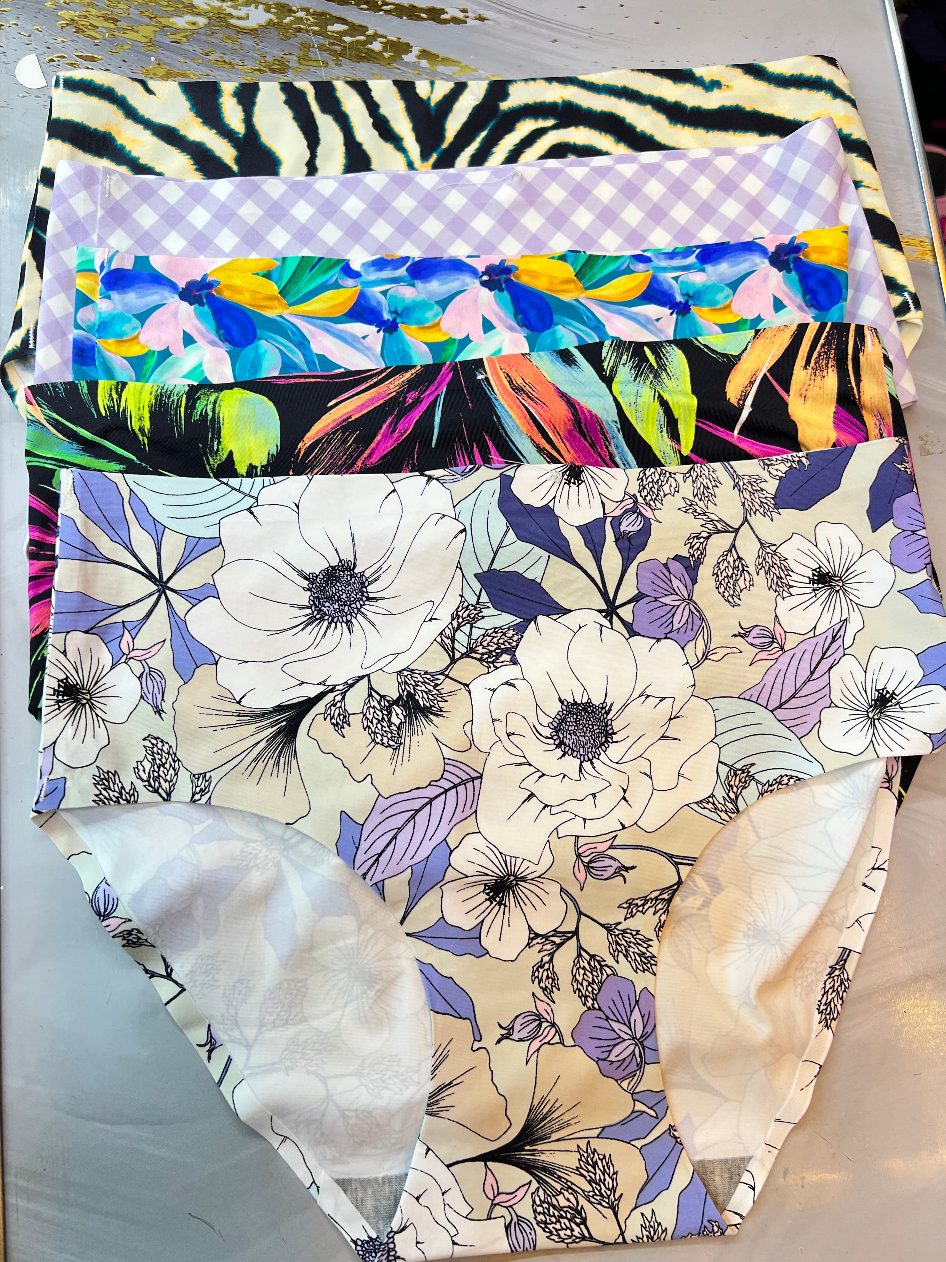 Seamless Set Summer Prints - Stylish & Comfortable Outfit for Women | Perfect for Beach Vacations, Casual Wear & Summer Parties