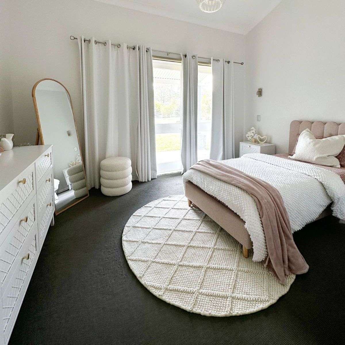 Premium Wool Blend Round Floor Rug - Soft & Durable Hannah Diamond Design - Perfect for Living Room, Bedroom & Nursery Decor