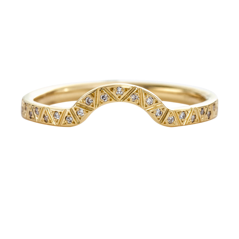 Elegant Curved Eternity Ring with Engraved Geometric Pattern - Perfect for Anniversaries, Weddings & Special Occasions