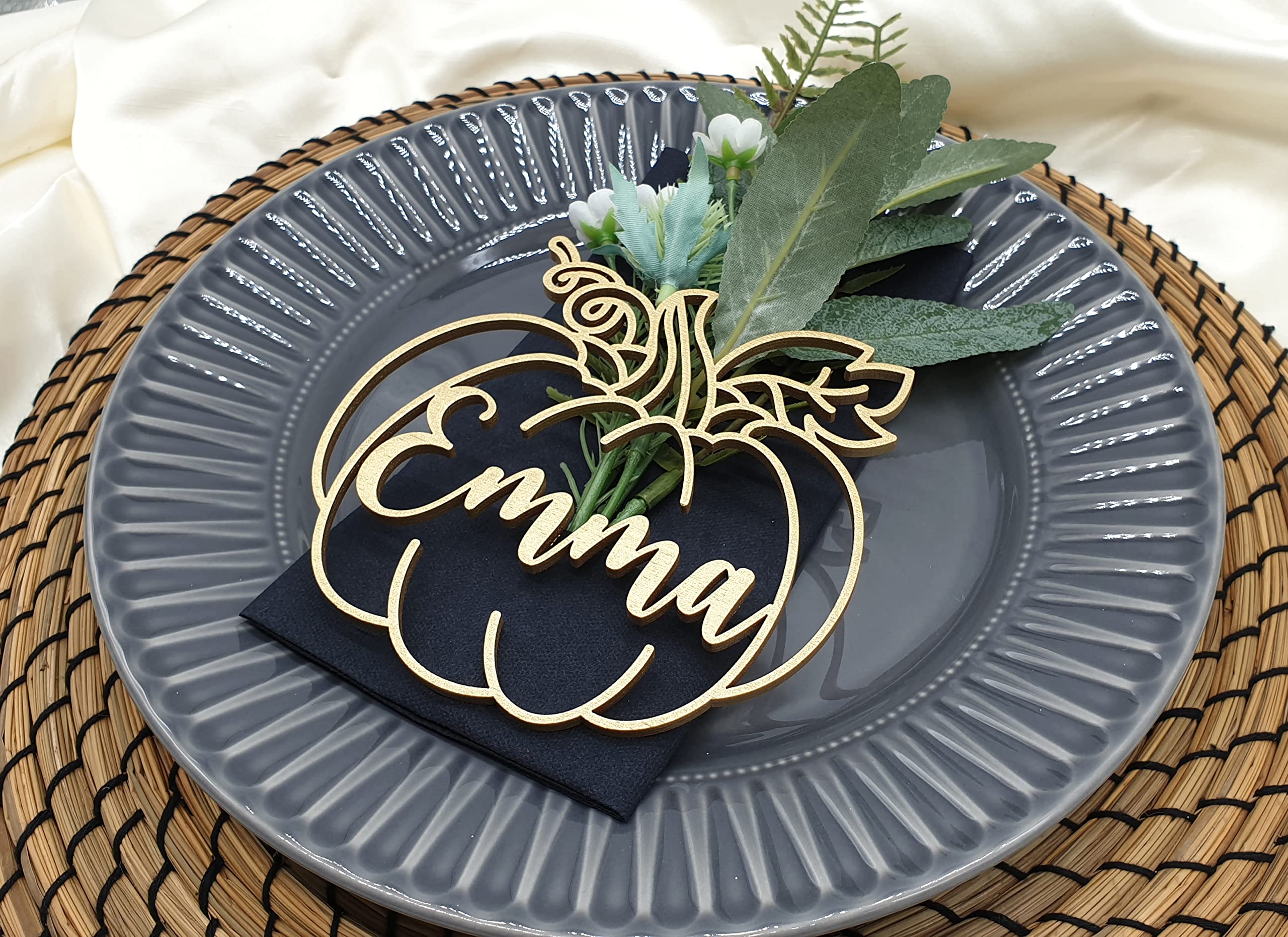 Custom Thanksgiving Place Cards - Personalized Pumpkin Dinner Place Settings & Wooden Escort Cards for Fall Weddings & Holiday Table Decor | Perfect for Autumn Celebrations, Dinner Parties & Seasonal Centerpieces