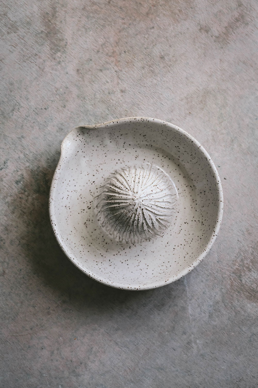 Premium Ceramic Citrus Juicer - Handmade Lemon Orange Lime Squeezer for Fresh Juice - Perfect for Cocktails, Baking & Healthy Morning Drinks