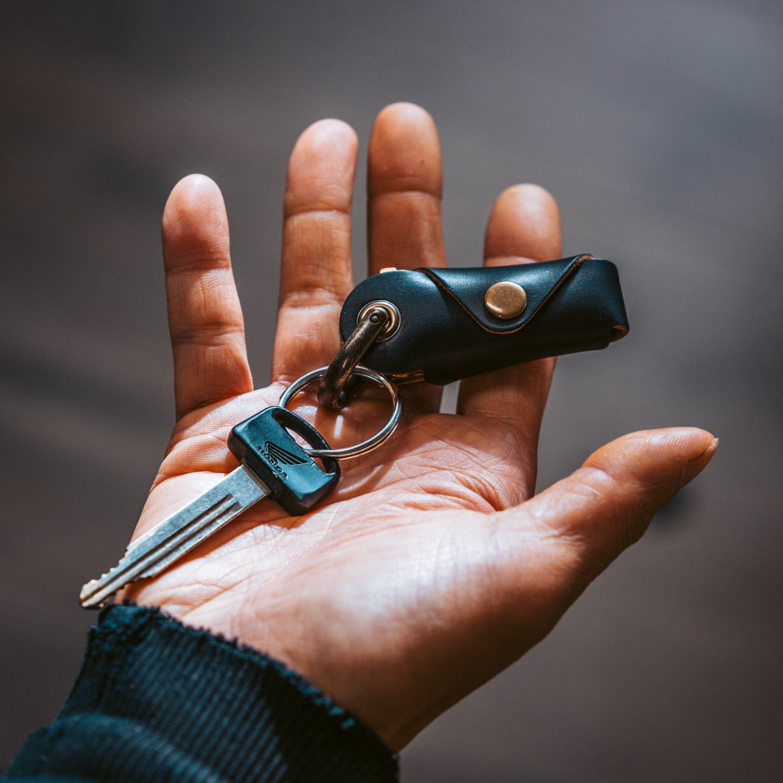 Genuine Leather Key Holder - Stylish & Durable Key Organizer for Home, Office, or Travel | Perfect Gift for Men & Women