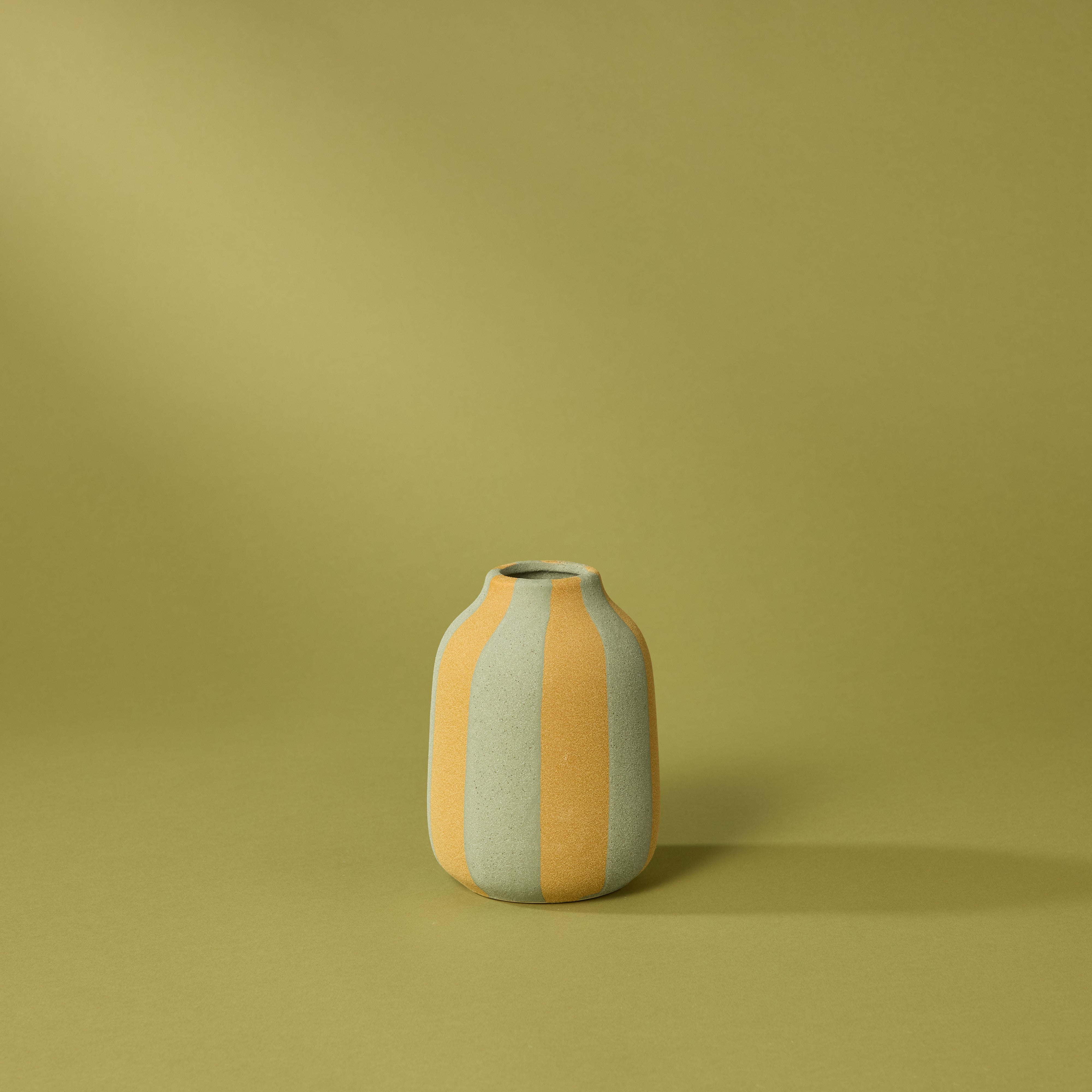 Tanis Brown Ceramic Vase - 16cm Handcrafted Home Decor for Living Room, Dining Table & Office Desk