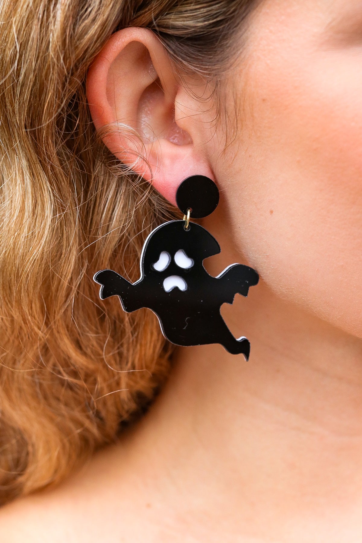 Spooky Halloween Black Ghost Acrylic Dangle Earrings for Women - Gothic Ghost Jewelry for Costume Parties & Haunted House Events