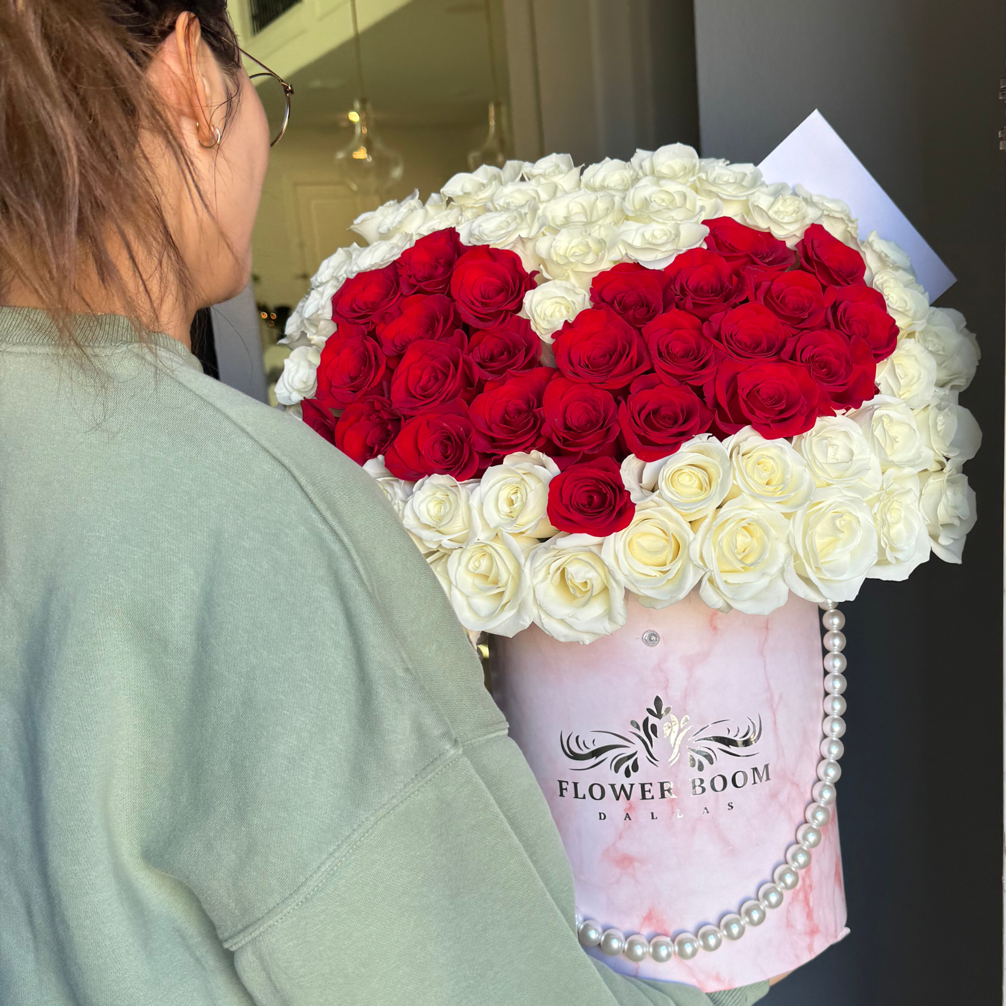 Elegant Red Heart Rose Gift Box with Pearl Handle - Perfect for Valentine's Day, Anniversary & Romantic Surprises