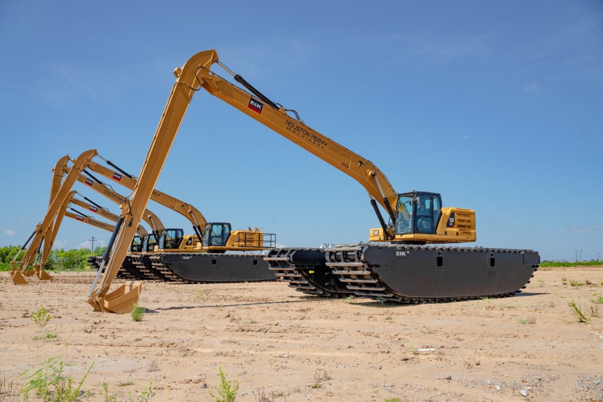 Caterpillar 2019 Pontoon Super Long Reach Excavator - 3825 Hours | Heavy Duty Construction Equipment for Dredging & Marine Projects
