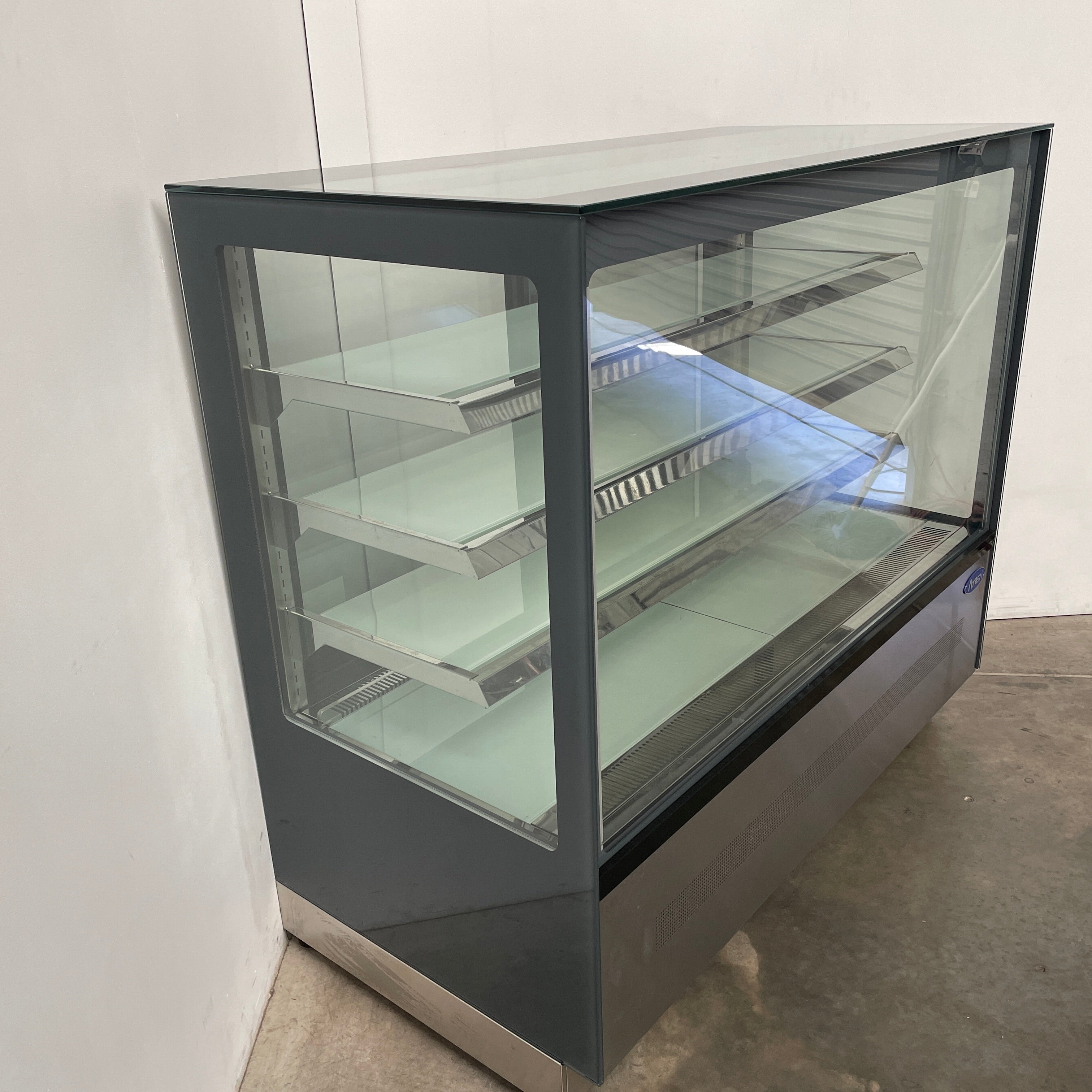 Atosa WDF157Z Commercial Cake Display Case - 3 Tier Glass Dessert Showcase for Bakeries, Cafes & Restaurants - Perfect for Showcasing Pastries, Cupcakes & Wedding Cakes (Model 769937)