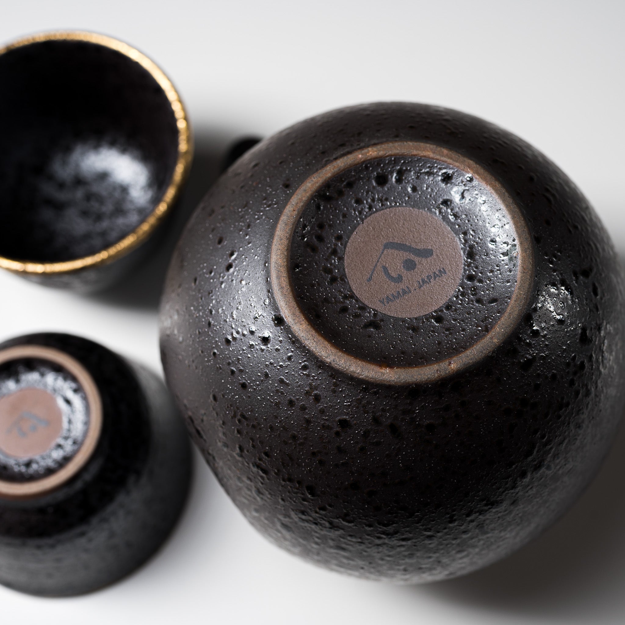 Premium Japanese Mino Ware Pottery Sake Set - Handcrafted Black Round Cup & Flask - Traditional Ceramic Drinking Vessels for Sake, Tea or Whiskey - Perfect for Japanese Dining, Gift Giving & Home Decor