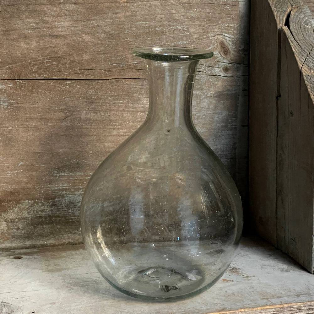 Bistrot Round Carafe - Elegant Glass Water Pitcher for Home, Restaurant & Bar - Perfect for Serving Wine, Juice & Iced Tea at Dinner Parties & Outdoor Gatherings