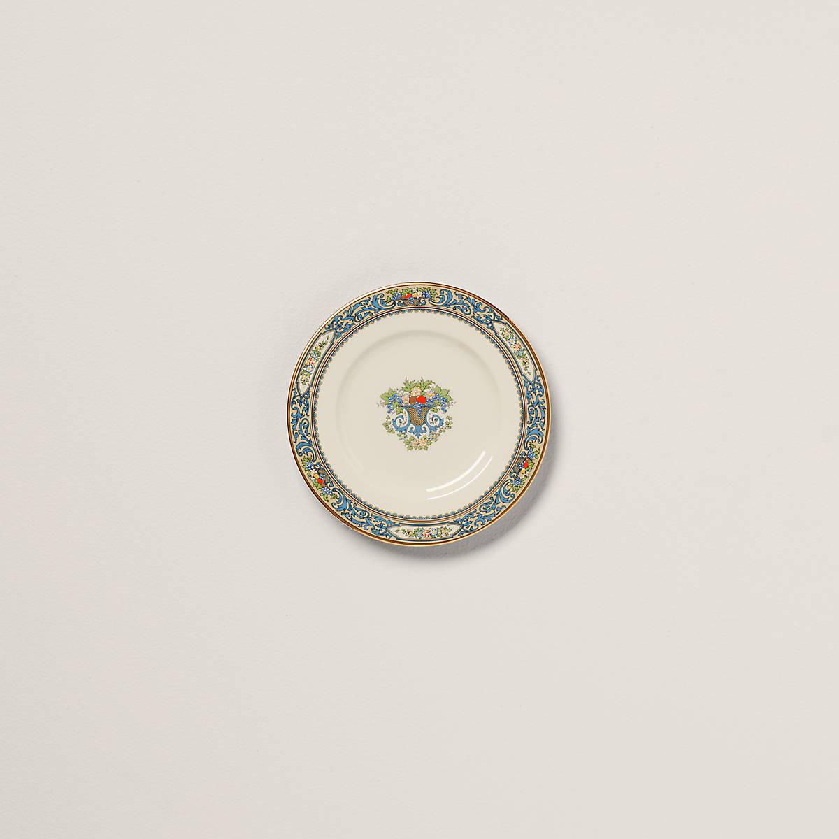 Autumn Themed Bread Serving Plate - Elegant Ceramic Dinnerware for Fall Gatherings, Thanksgiving, and Holiday Entertaining