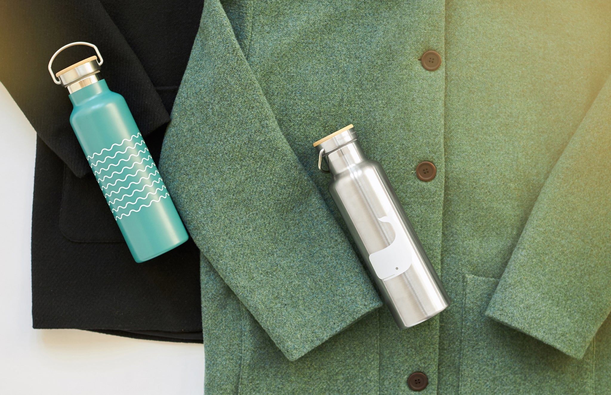 Premium Insulated Thermo Bottle with Waves Design - Teal Color | Keeps Drinks Hot/Cold for 24 Hours | Perfect for Outdoor, Gym & Office Use