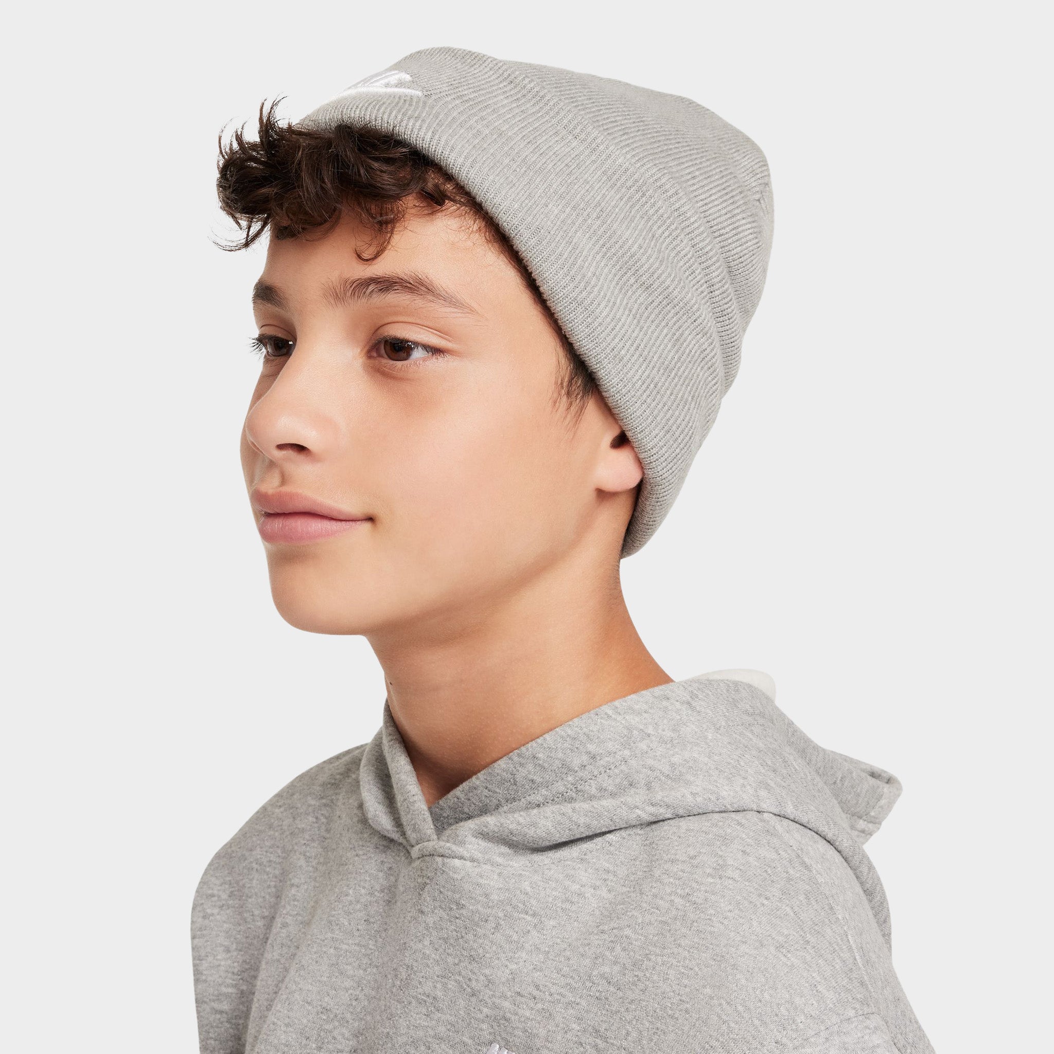 Nike Big Kids' Peak Tall Cuff Futura Beanie - Grey/White - Warm Winter Hat for Boys & Girls - Perfect for Skiing, Snowboarding & Outdoor Activities