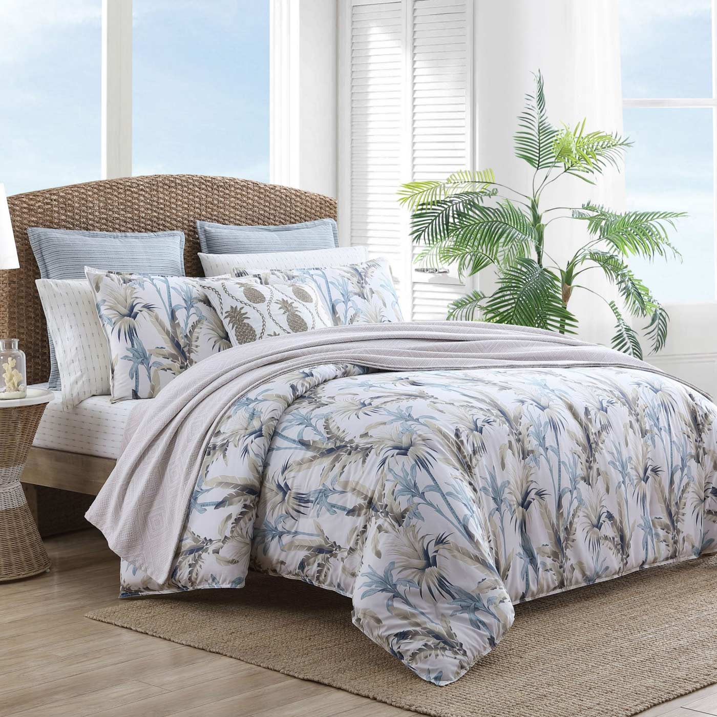 Tommy Bahama Catalina Quilt Cover Set - Luxury Tropical Bedding for King, Queen & Full Size - Perfect for Beach House, Vacation Home & Coastal Decor