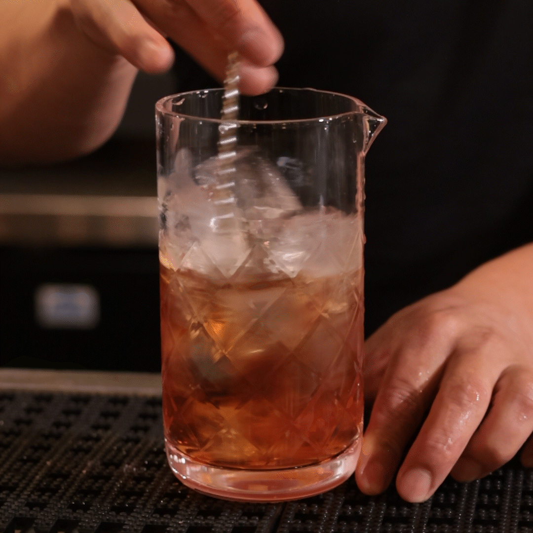 YARAI® Premium Seamless Mixing Glass - 675ml (23oz) Large Cocktail Mixing Cup with Flat Base - Perfect for Bartenders, Home Bars & Craft Cocktails