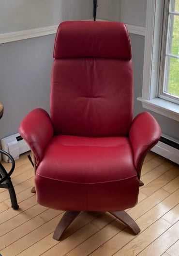 Hjort Knudsen 7608 Zero Gravity Swivel Recliner Chair - Ergonomic Adjustable Lounge Chair for Living Room, Bedroom & Patio Relaxation