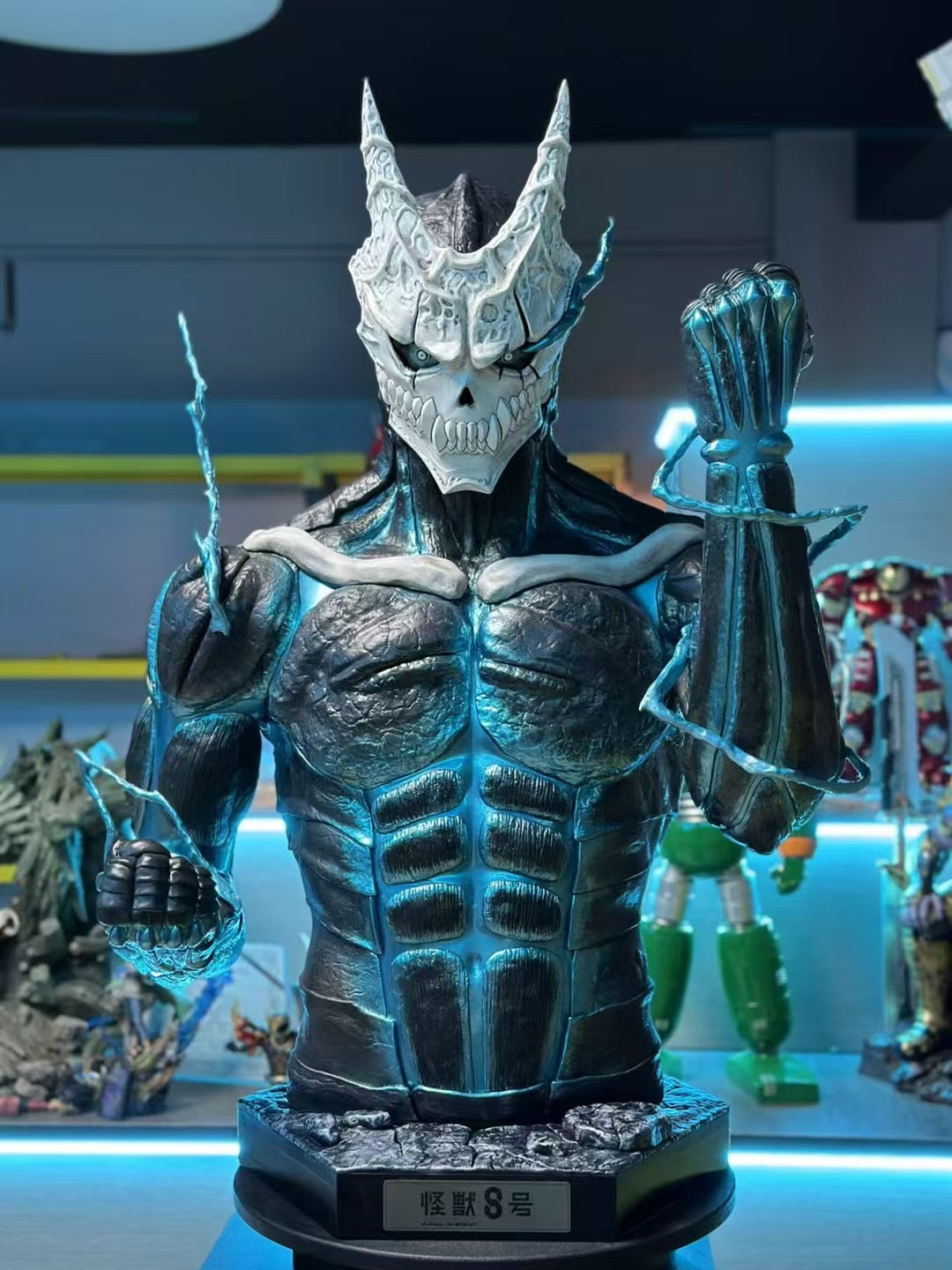 QZ Studio Kaiju No. 8 Action Figure - Collectible Japanese Monster Anime Model for Display & Gifts | Perfect for Anime Fans, Home Decor, and Cosplay Props