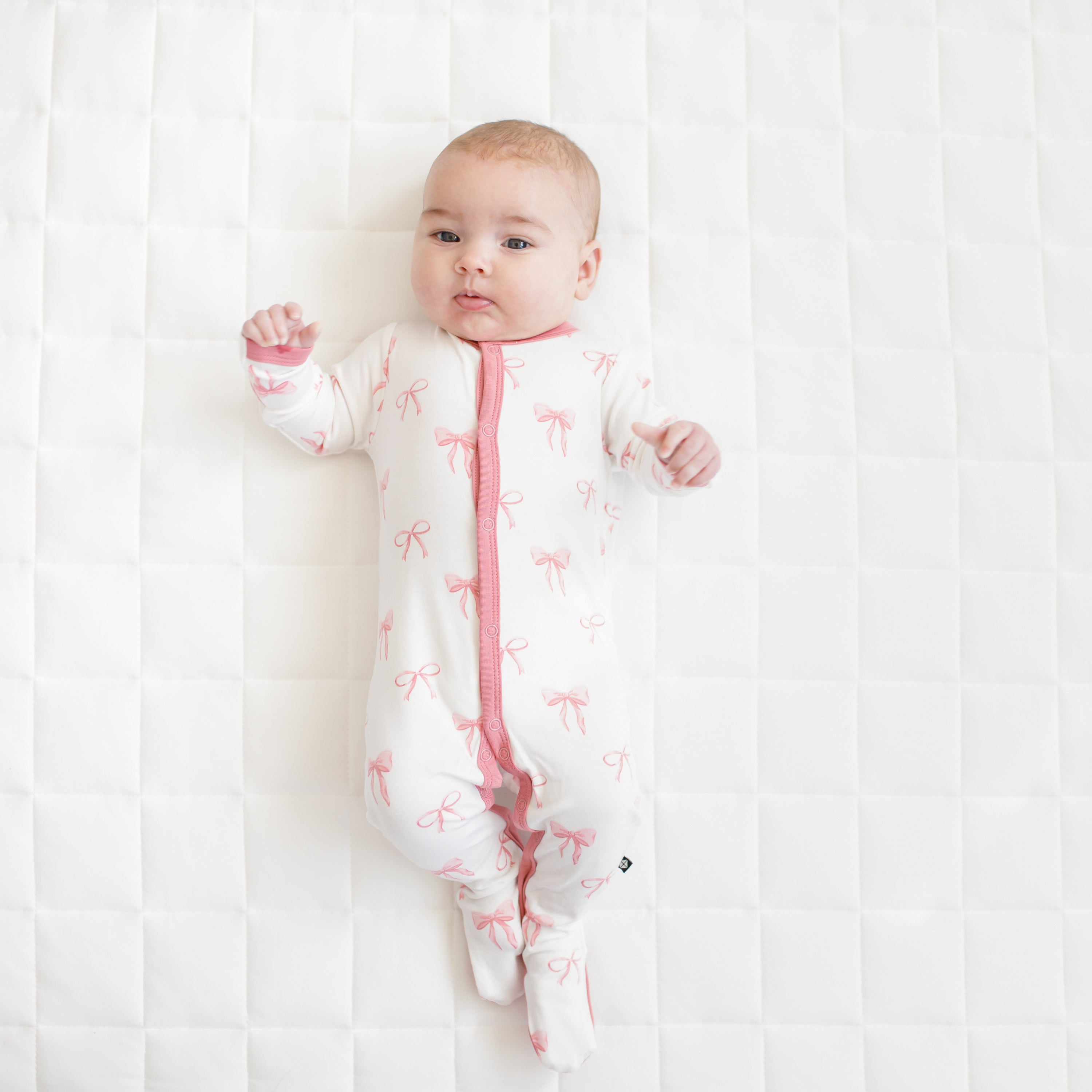 Footie In Bow - Cute Baby Socks with Bow Design for Newborns & Infants - Perfect for Photo Shoots, Gifts & Special Occasions