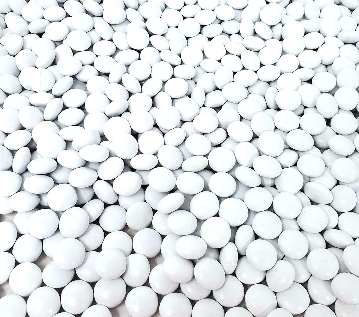 Hershey's Milk Chocolate Easter Candy - White Chocolate Shells for Easter Basket - 2.5 lb Bulk Chocolate Gift for Holidays, Parties & Family Gatherings