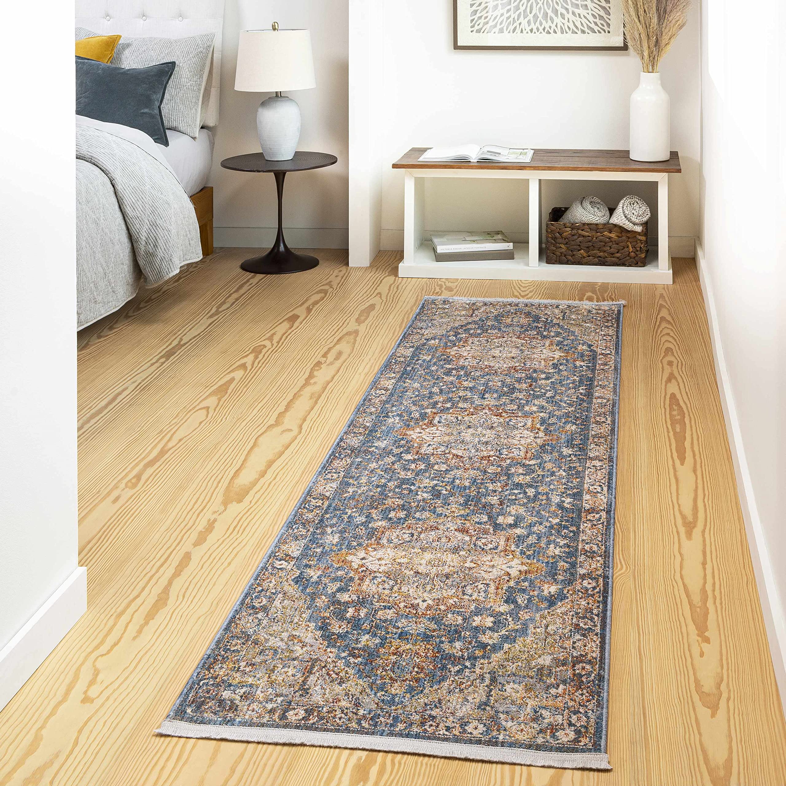Hauteloom Wailua Traditional Blue and Beige Area Rug 5' x 7'9
