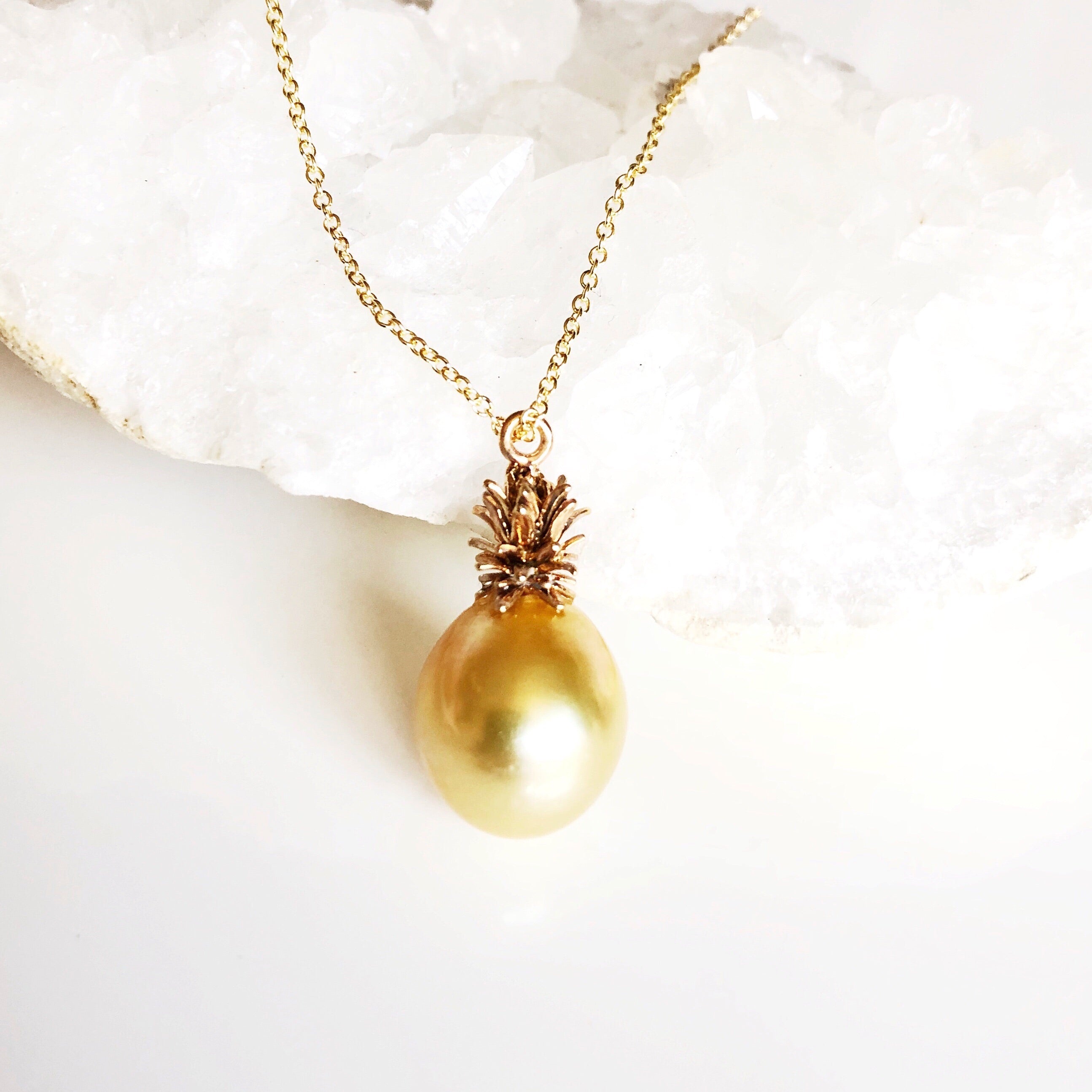 Luxury 14K Gold South Sea Pineapple Pendant Necklace for Women - Elegant Tropical Jewelry Gift for Birthday, Anniversary & Special Occasions