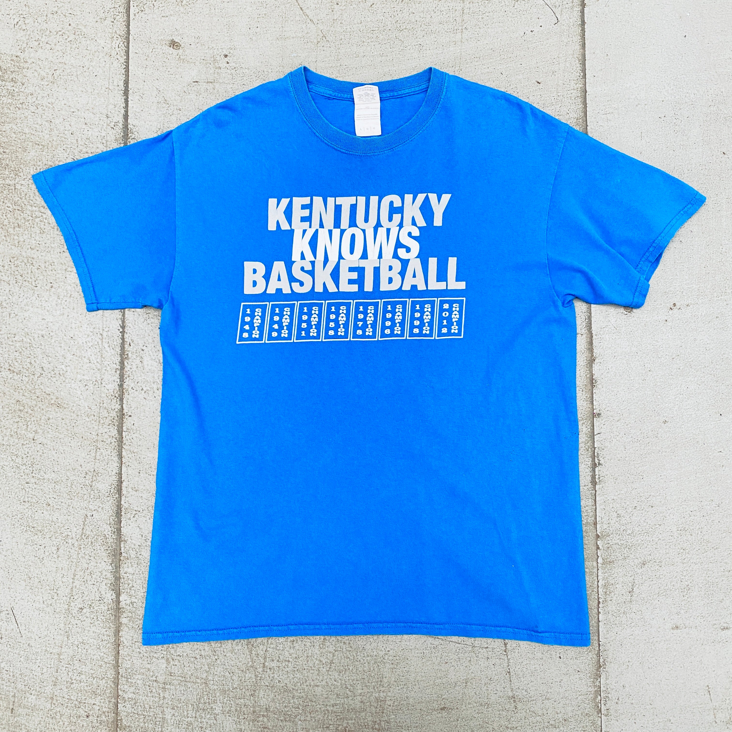 2012 Kentucky Wildcats Basketball Graphic Tee - Men's NCAA Fan Apparel for Game Day & Casual Wear