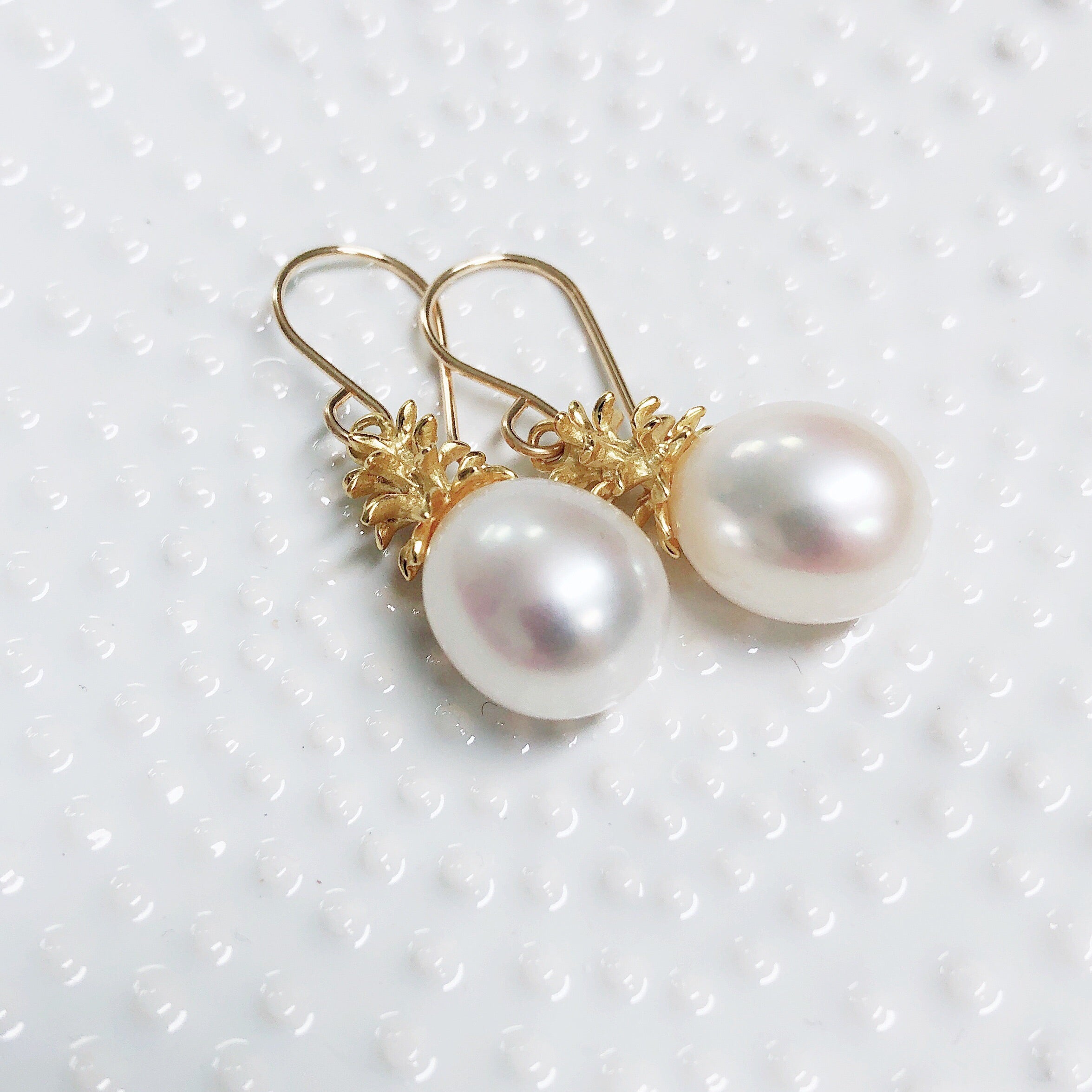 Exquisite Pineapple Pearl Dangle Earrings with White Pearls (E563) - Perfect for Weddings, Parties & Special Occasions