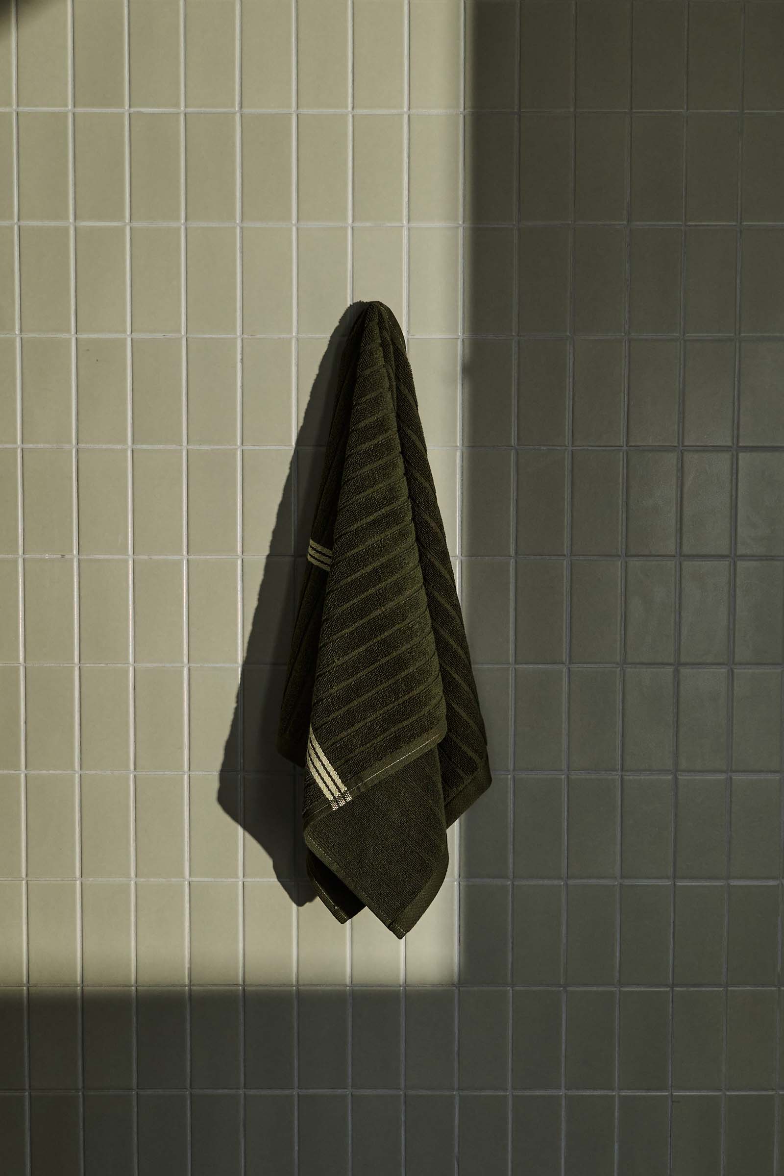 Premium EMERALD Green Hand Towel Set - Soft & Absorbent Cotton Bath Towels for Kitchen & Bathroom - Perfect for Home, Spa, and Gym Use