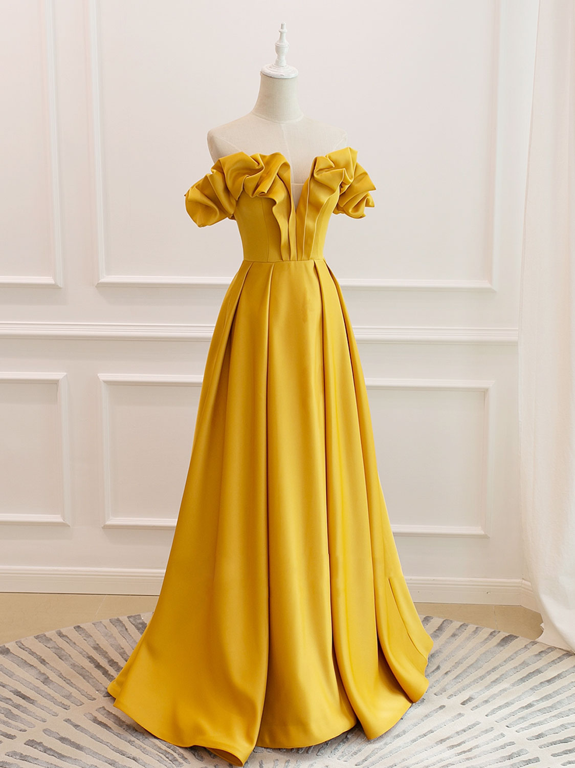 Elegant Off-Shoulder A-Line Satin Yellow Long Prom Dress | Formal Evening Gown for Women | Perfect for Homecoming, Prom Night & Special Occasions