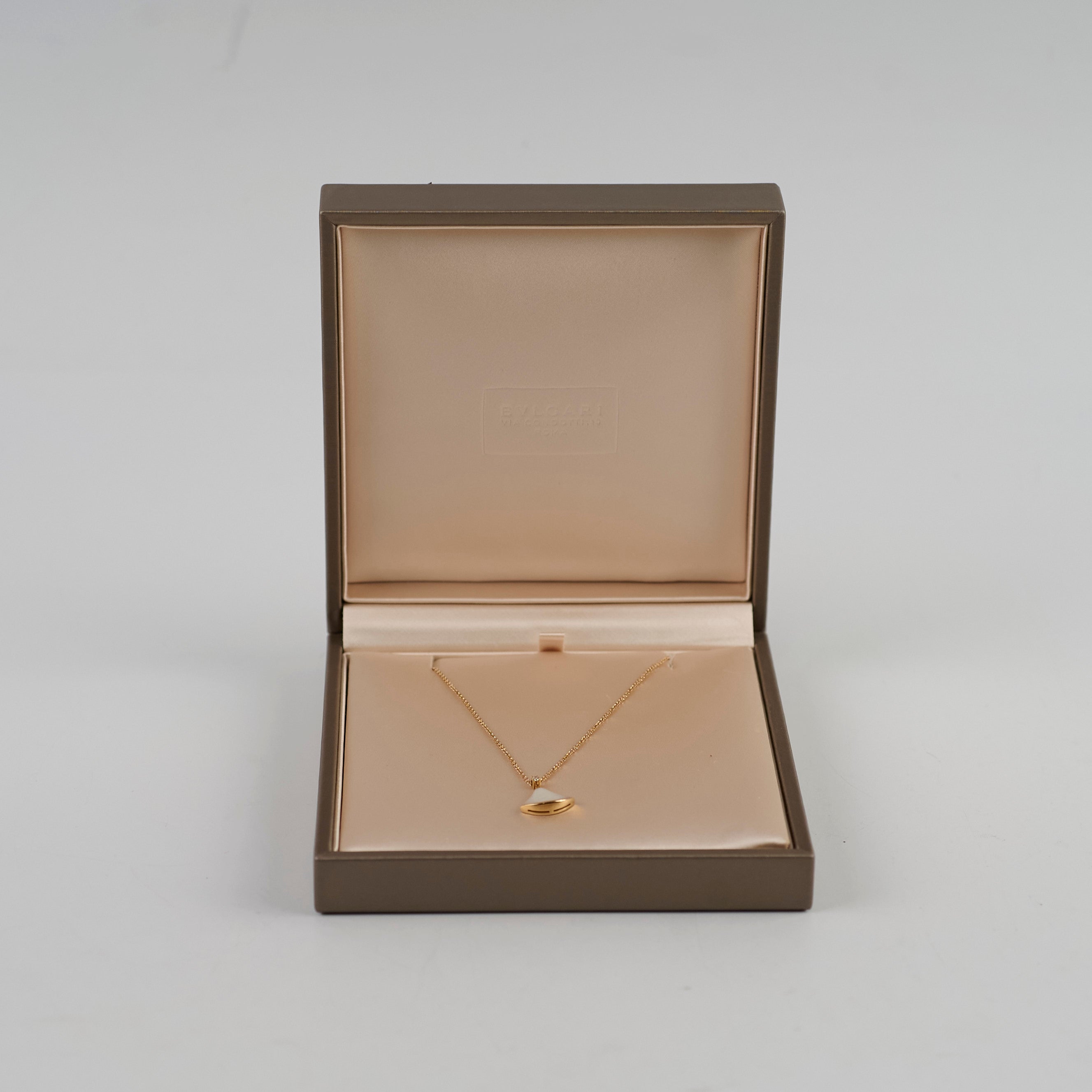 Bvlgari Diva Dream Mother of Pearl Necklace in Rose Gold - Elegant Jewelry for Women, Perfect for Parties, Weddings & Special Occasions