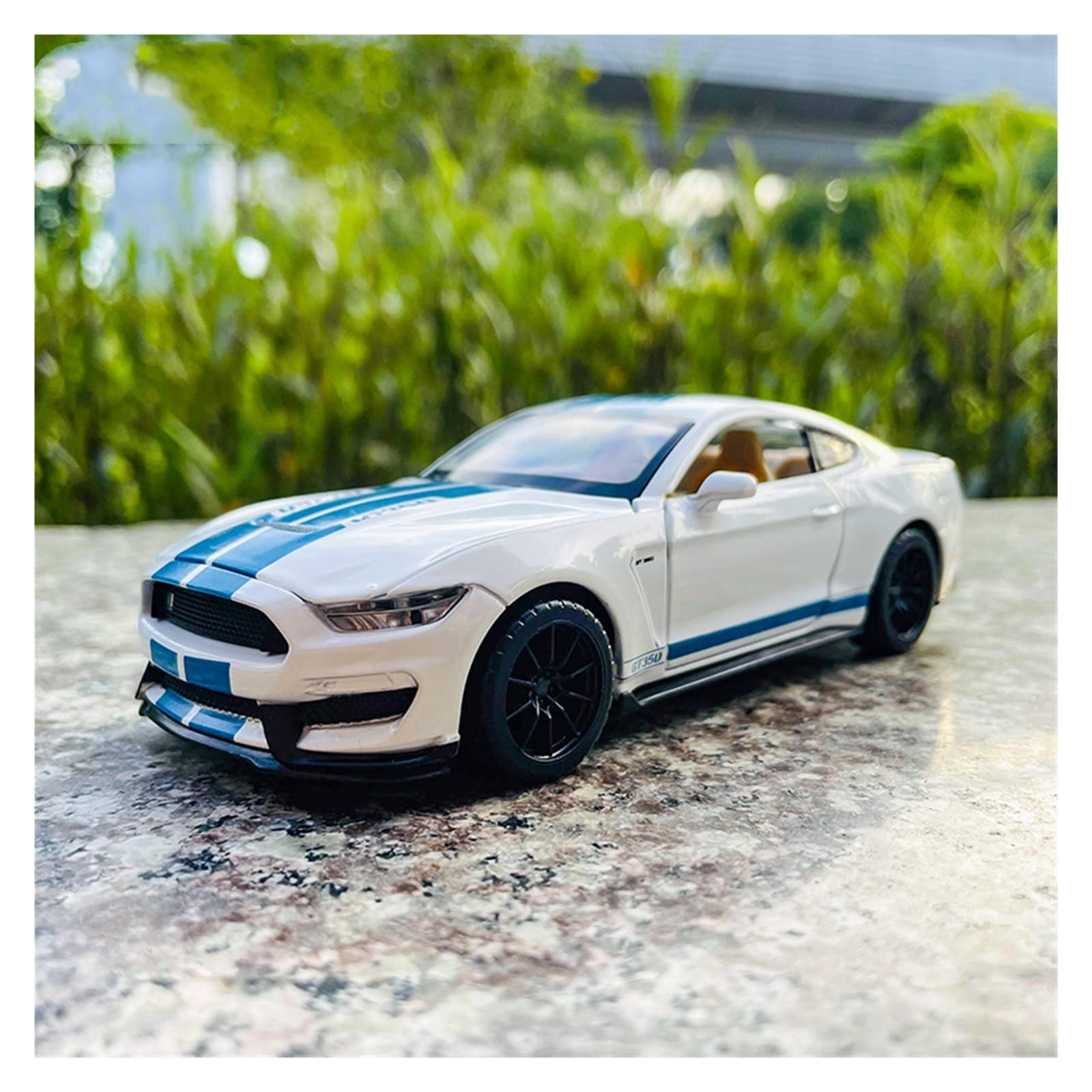 1:32 Ford Shelby GT350 Alloy Die-Cast Model Car with Pull Back Action, Sound & Light Effects - White Collectible Toy for Kids & Adults | Birthday Gift Idea, Display Piece, Racing Enthusiast Collection
