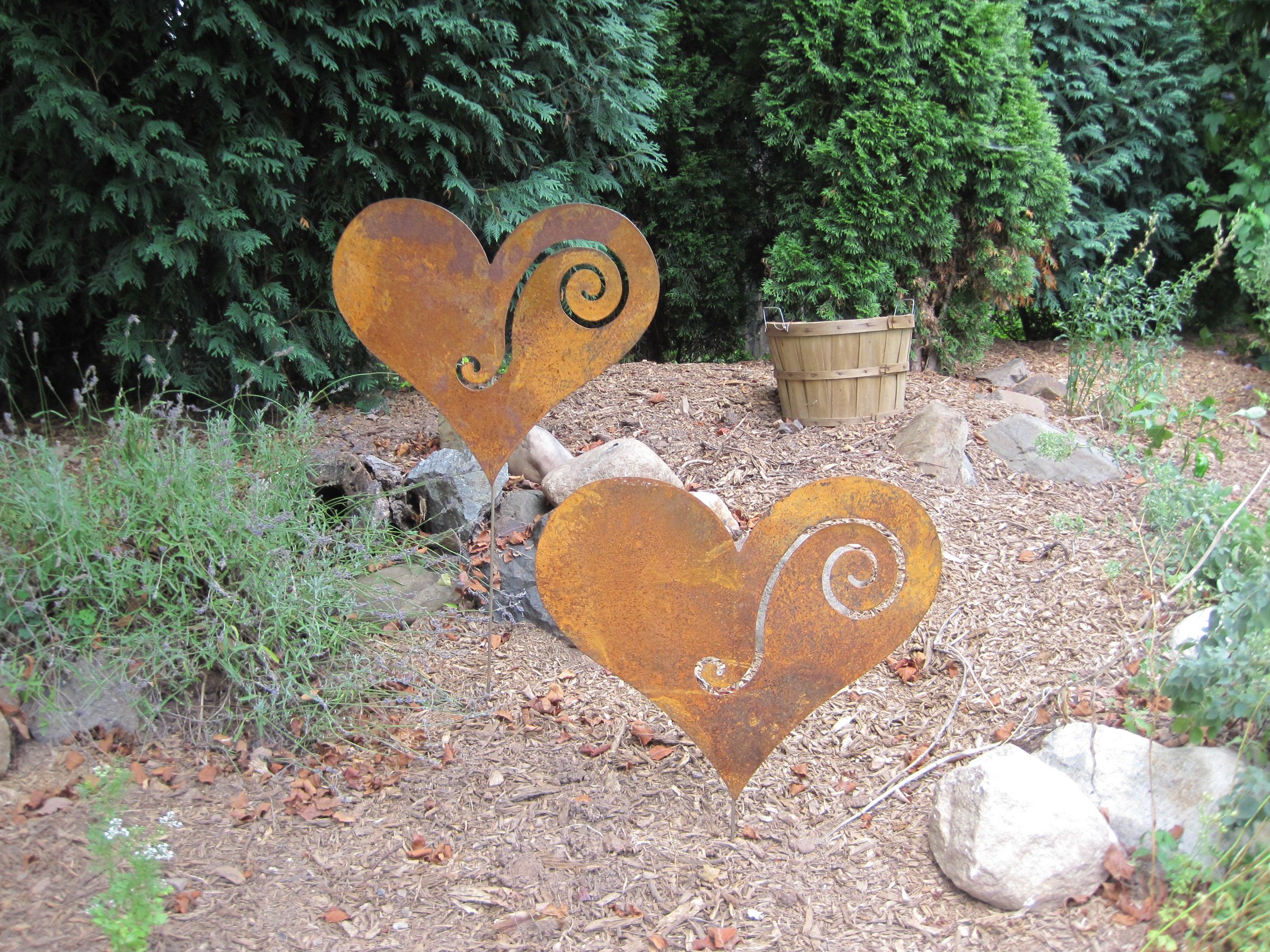 Heart-Shaped Garden Stake - Decorative Metal Garden Art for Outdoor Decor - Perfect for Flower Beds, Patios, and Lawn Ornaments