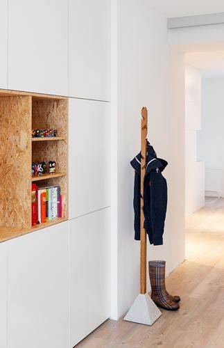 Stylish Wooden Coat Rack with Hooks - Modern Freestanding Entryway Organizer for Hats, Jackets, and Bags | Perfect for Hallway, Bedroom, or Office Decor