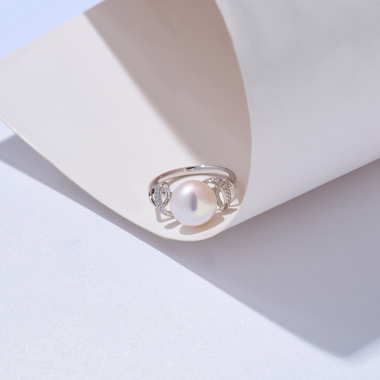 18K Gold Diamond Hanadama Akoya Pearl Ring for Women - KR00126 | LOVE Collection - Perfect for Engagement, Anniversary & Special Occasion Gifts