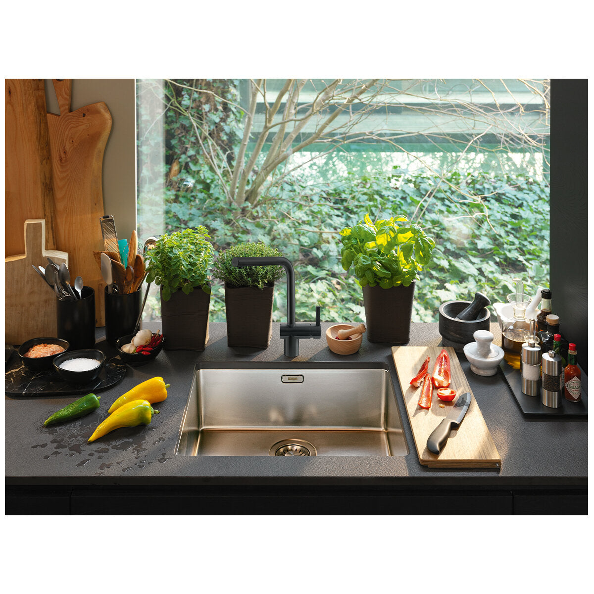 Franke Atlas Neo Kitchen Faucet - Black Steel TA9700BS - Modern Pull-Down Sprayer for Sink, Perfect for Home & Commercial Use