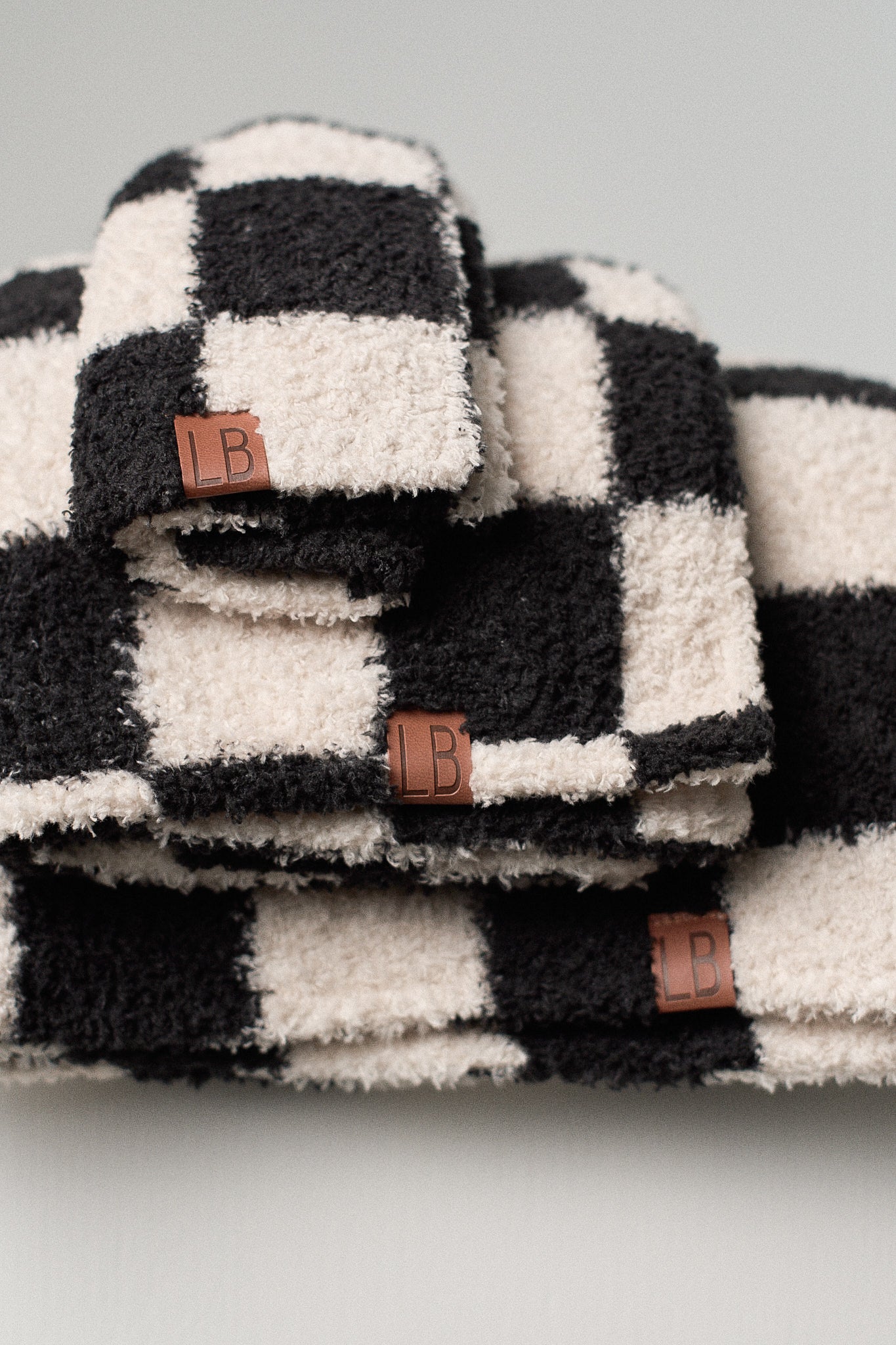 Soft Plush Blanket - Black Check Pattern - Cozy & Warm Fleece Throw for Bed, Couch, and Travel - Perfect for Home Decor, Gifts, and Relaxation