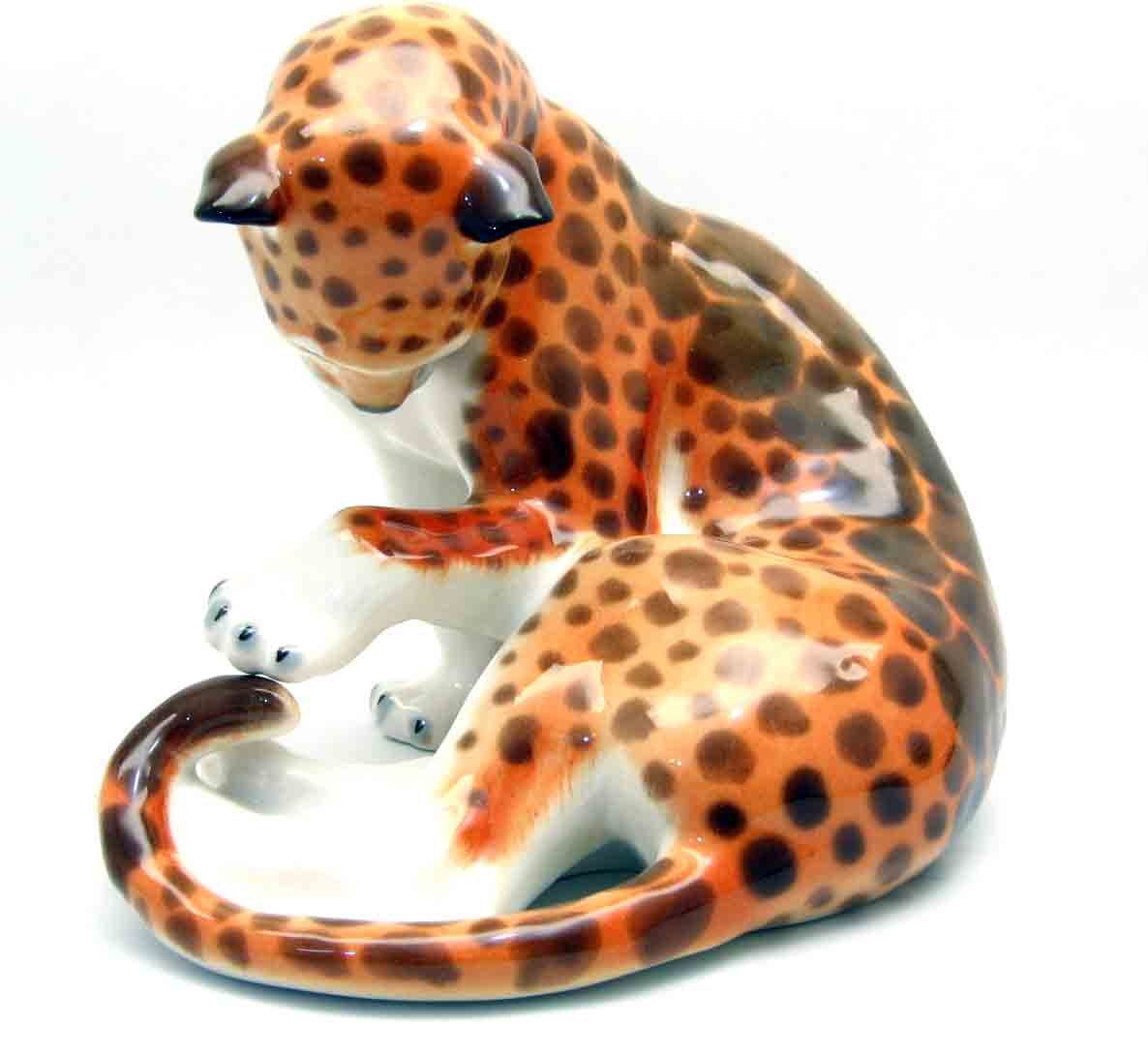 Hand-Painted Lomonosov Porcelain Leopard Figurine - Russian Collectible Art Piece for Home Decor & Gift Giving