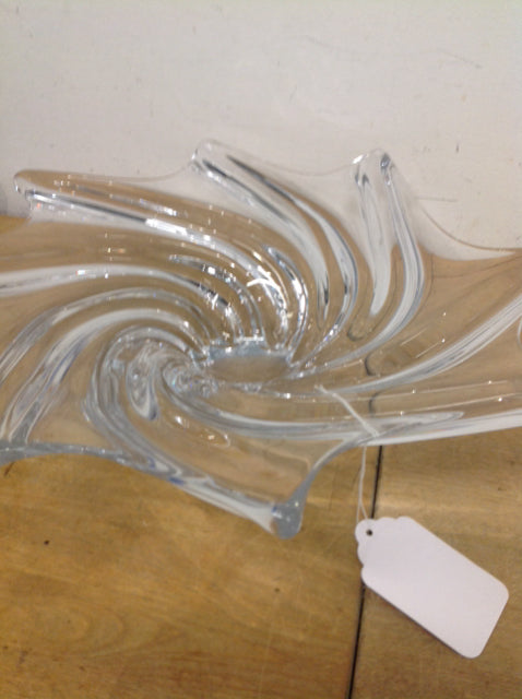17cm Clear Glass Art Vannes Bowl - Elegant Serving Bowl for Salads, Desserts & Centerpieces - Perfect for Dining, Entertaining & Home Decor