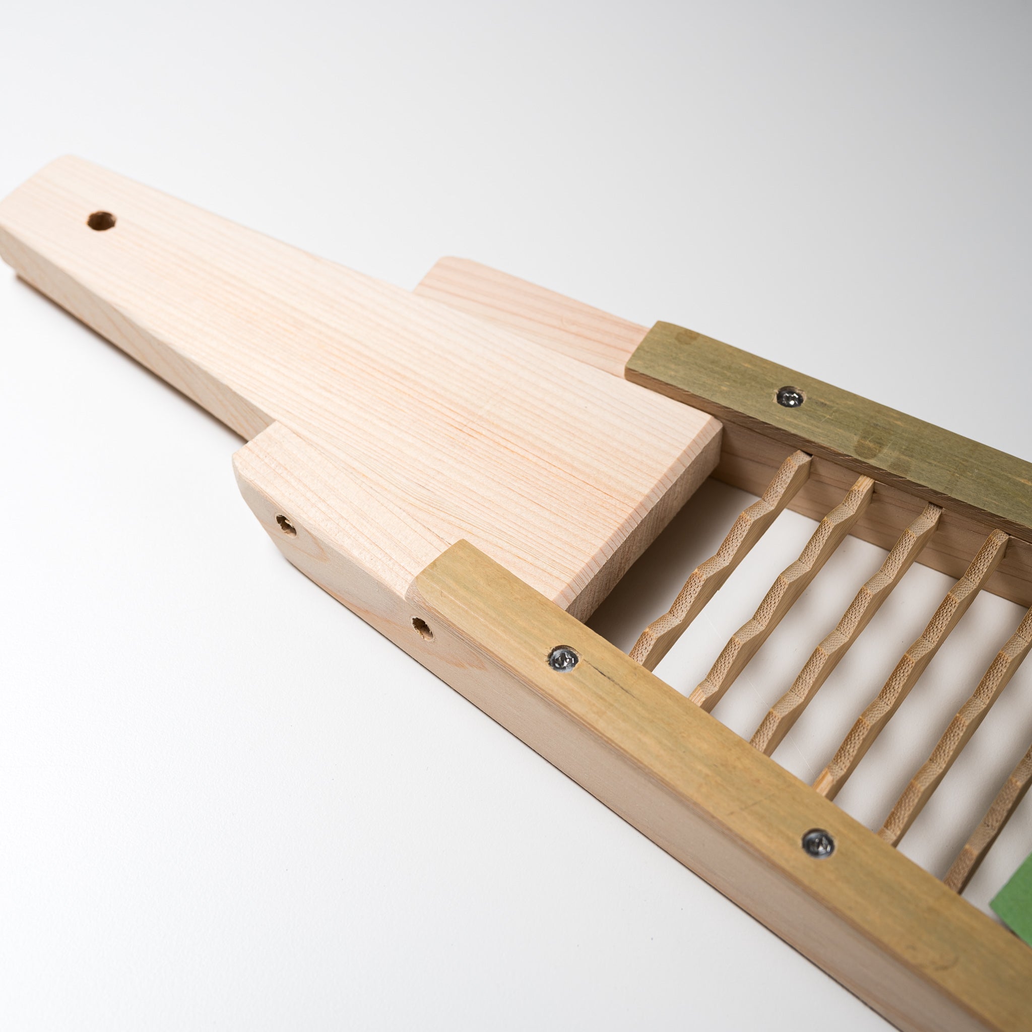 Premium Wooden Daikon Radish Grater - Traditional Japanese Kitchen Tool for Grating Vegetables & Ginger - Perfect for Sushi, Soba, and Asian Cuisine Preparation