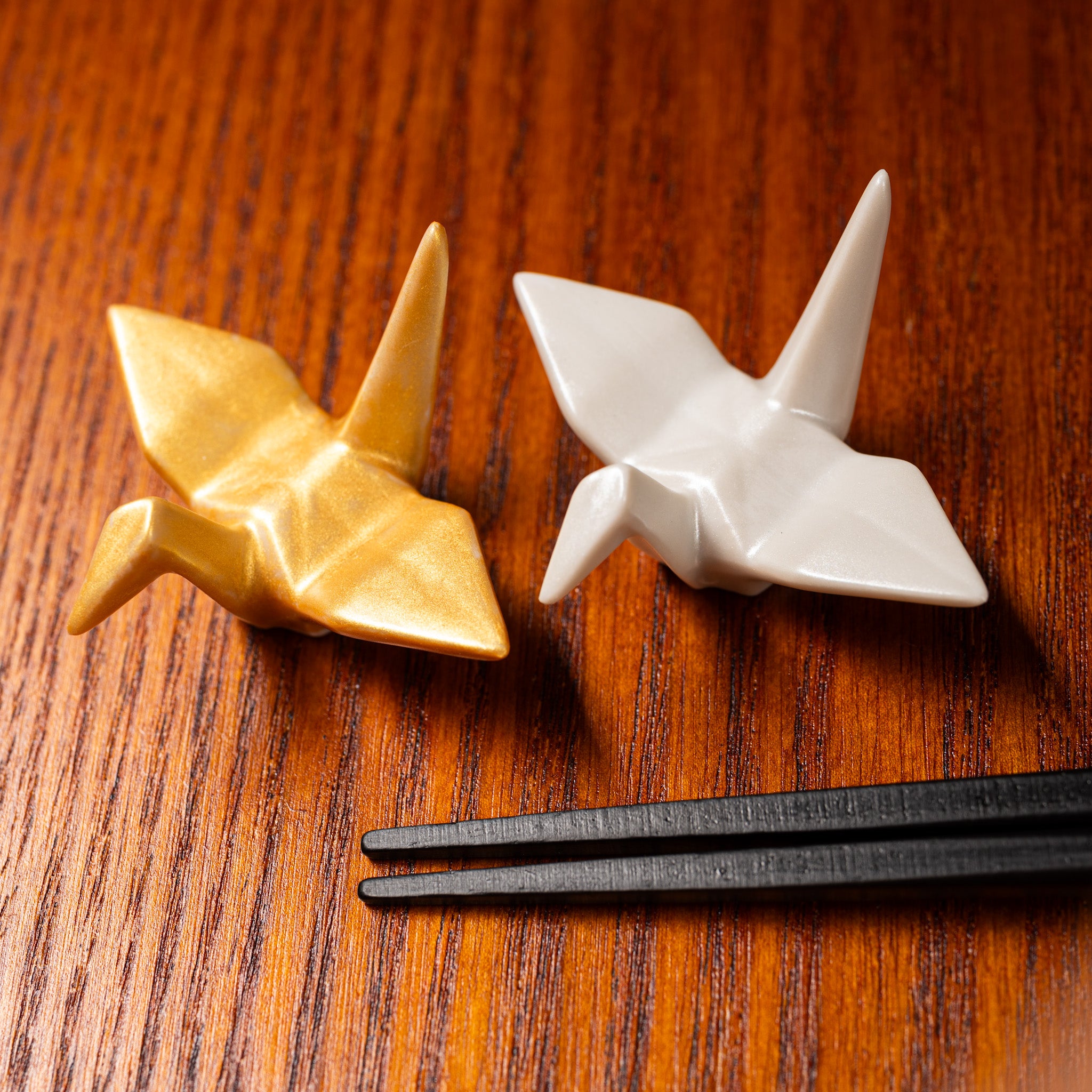 Orizuru Single Chopstick Rest - Elegant Gold or White Ceramic Chopstick Holder for Sushi, Asian Dining & Home Decor